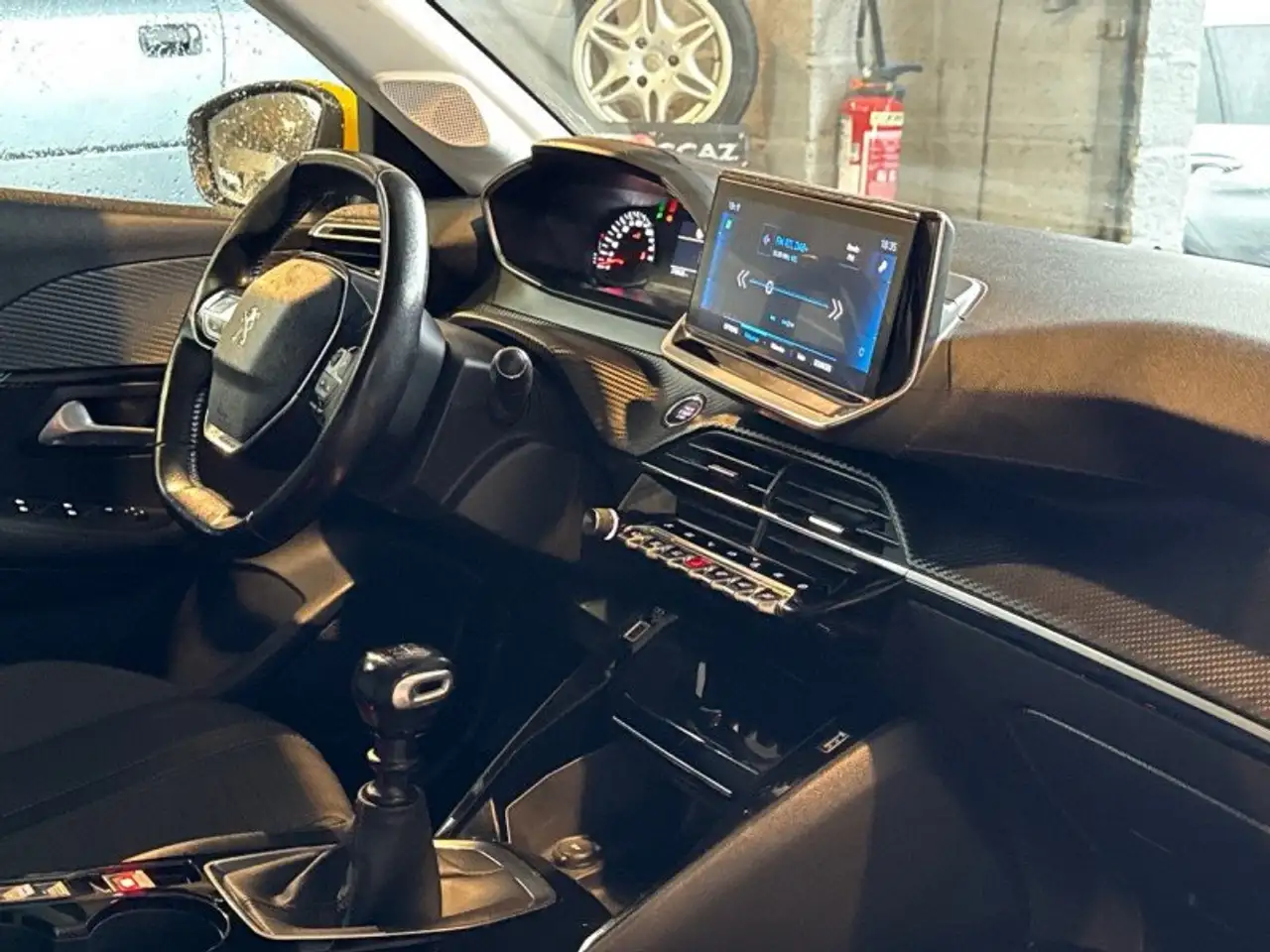Peugeot 208 208 — photo 19