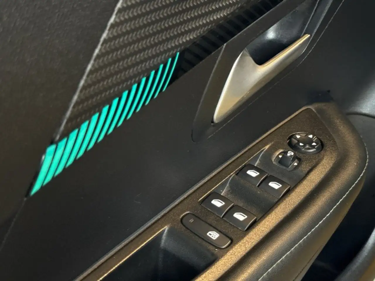 Peugeot 208 208 — photo 15