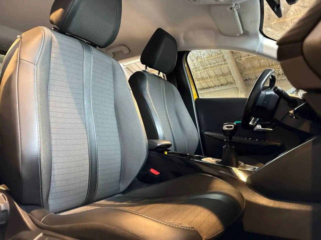 Peugeot 208 208 — photo 18