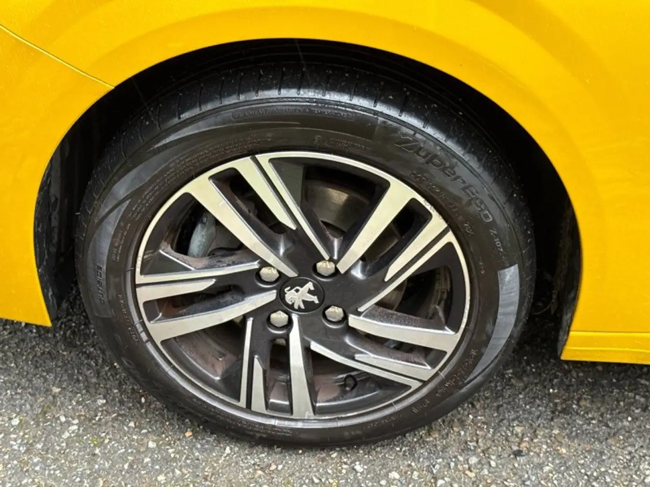 Peugeot 208 208 — photo 9