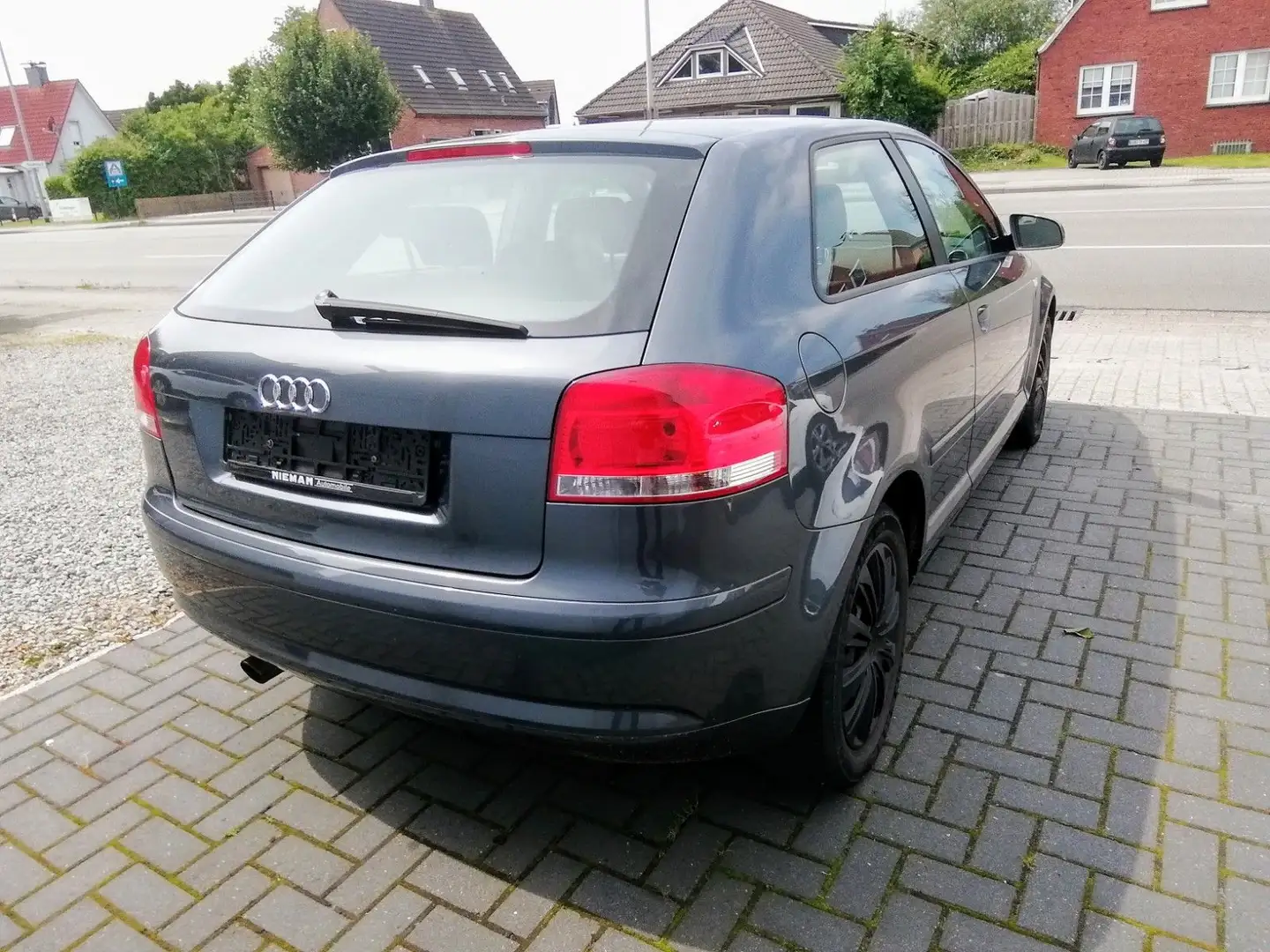 Audi A3 1.6 Attraction, TÜV 07/2026 Grau - 2
