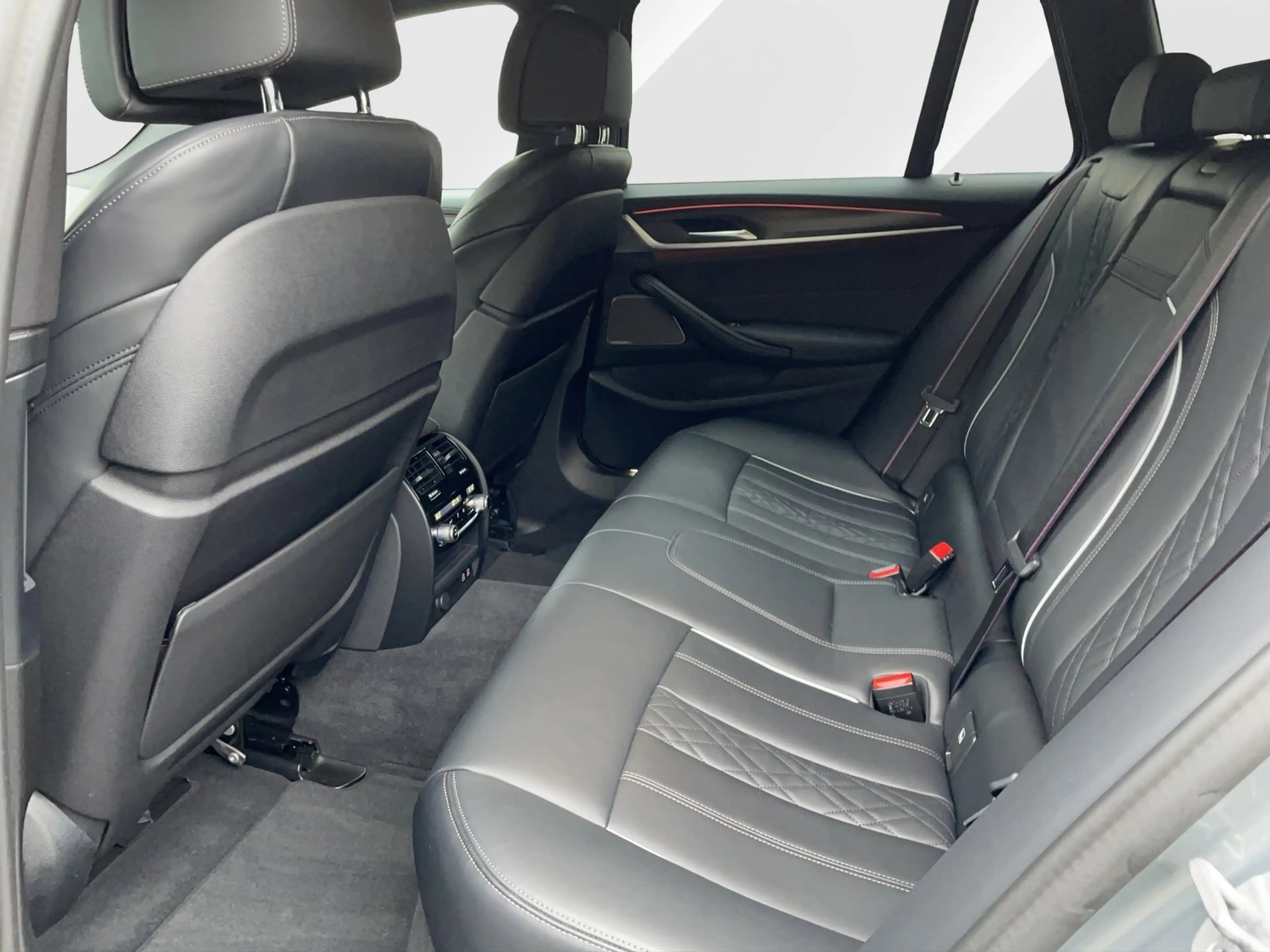 BMW 540 d xDrive Touring/ M Sport Pro/ AHK/ Standhzg./ HUD — photo 13