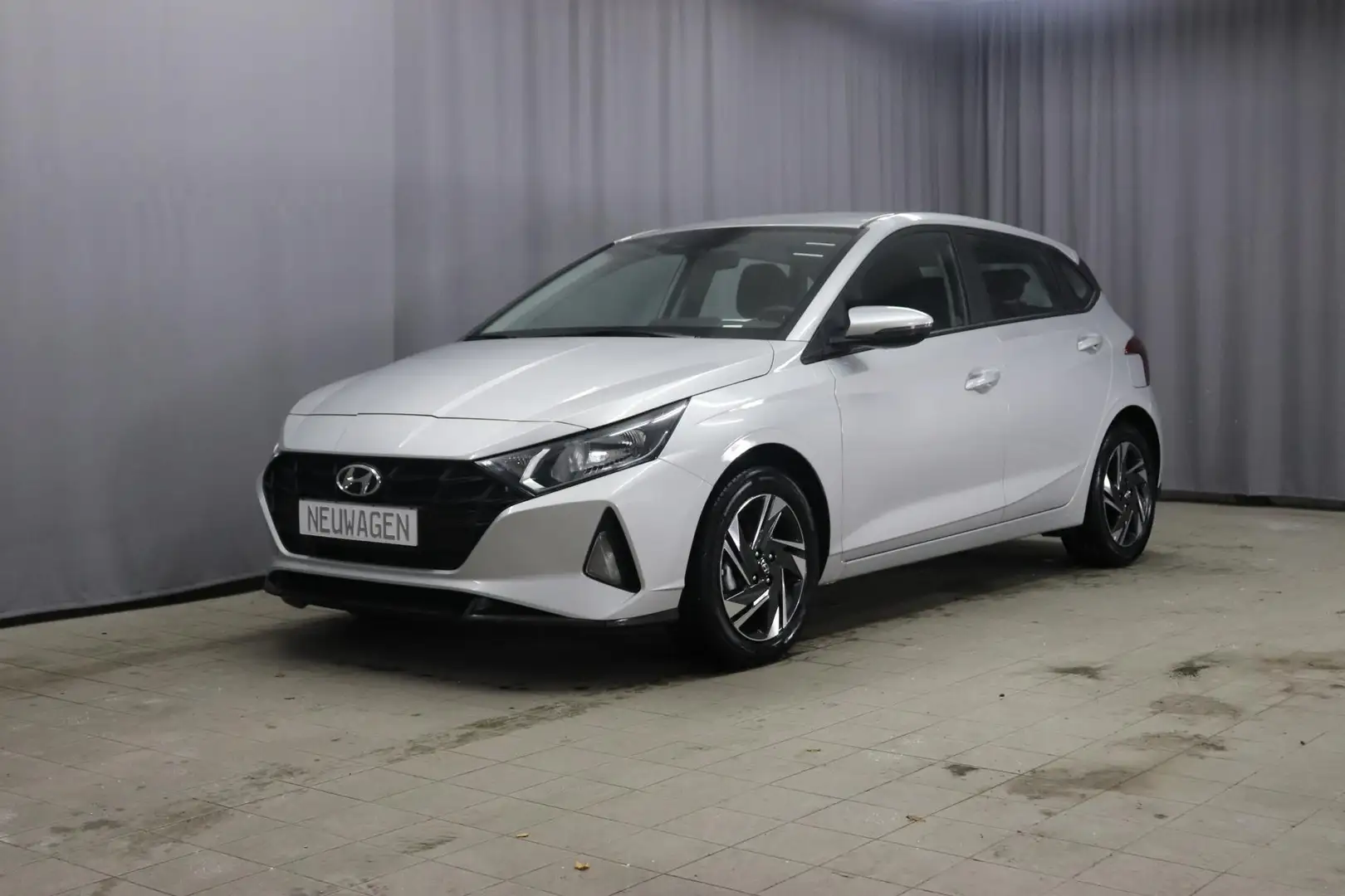 Hyundai i20 Family 1.2 62kW, Klimaautomatik, Lederlenkrad, ... Silber - 1