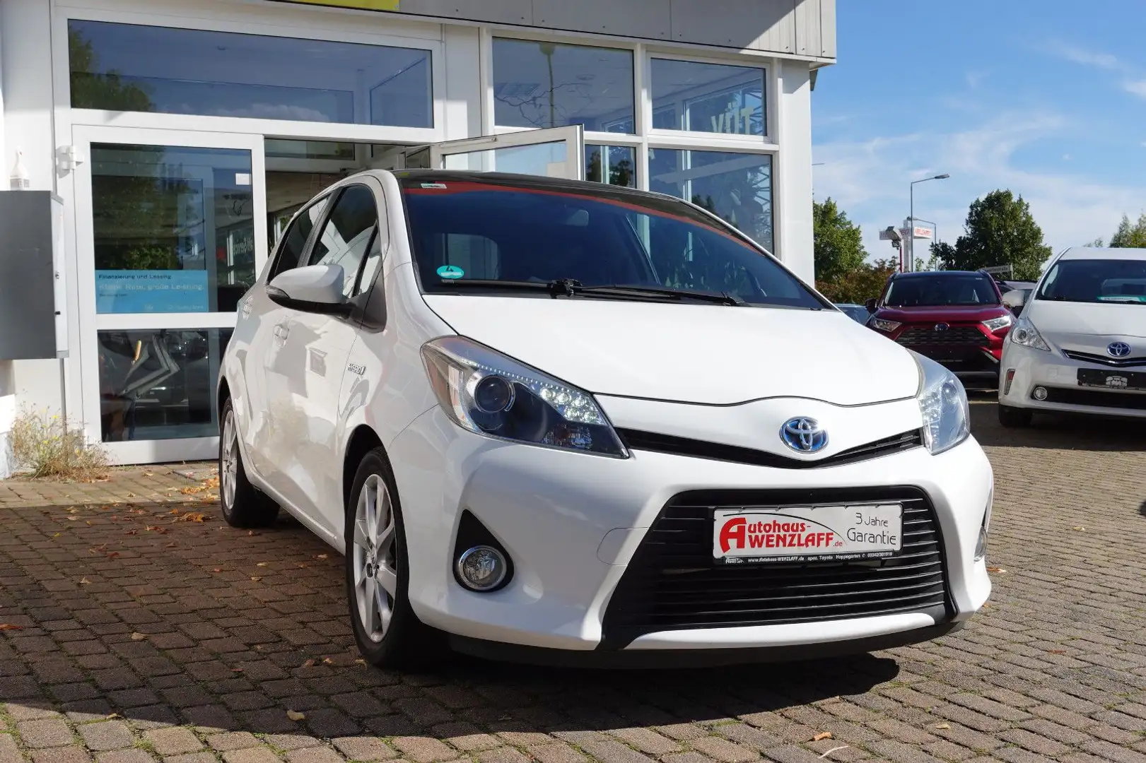 Toyota Yaris Hybrid Panoramadach 3 J Garantie Weiß - 2