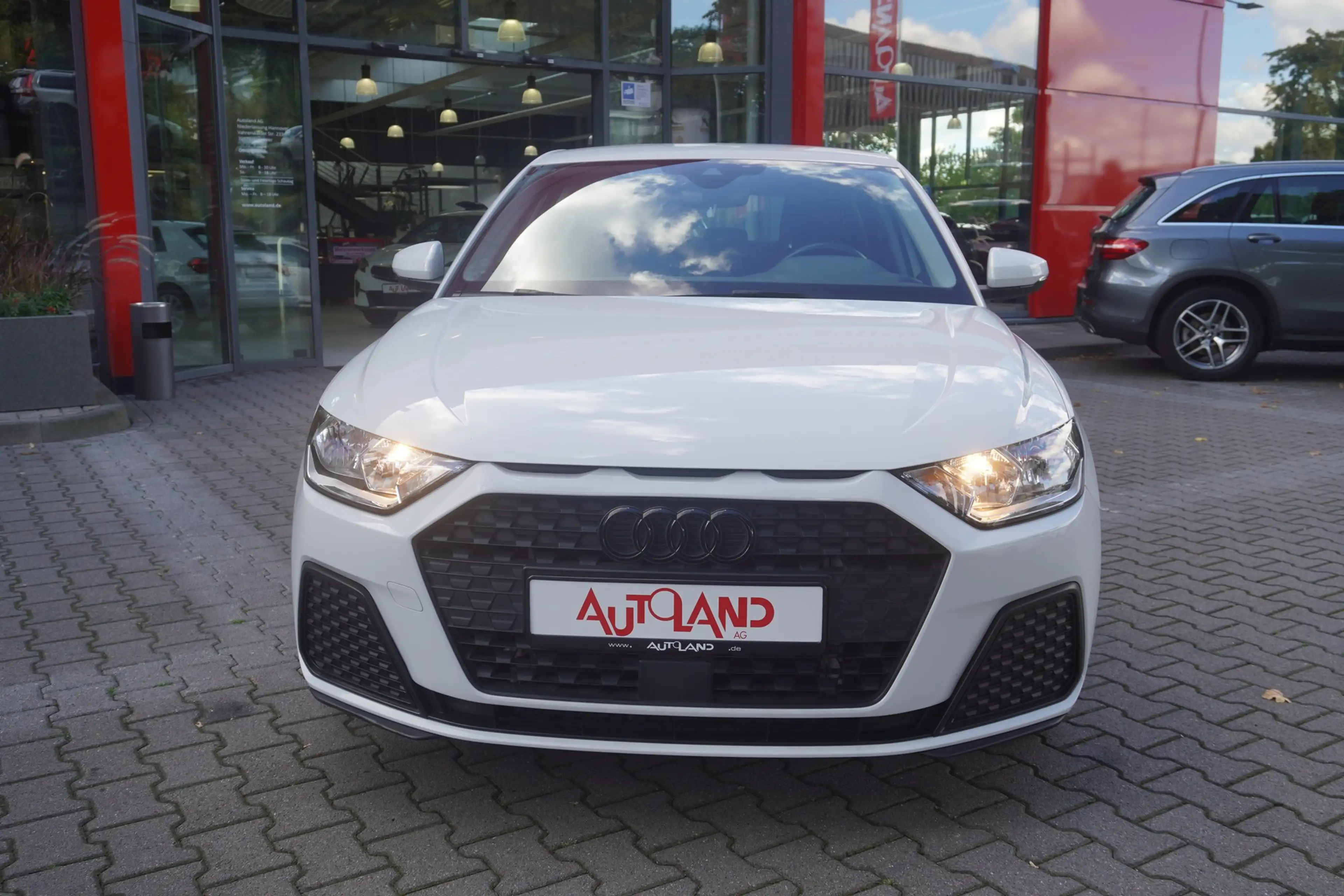 Audi A1 Sportback 30 1.0 TFSI basis DSG Klimaaut. PDC — photo 3
