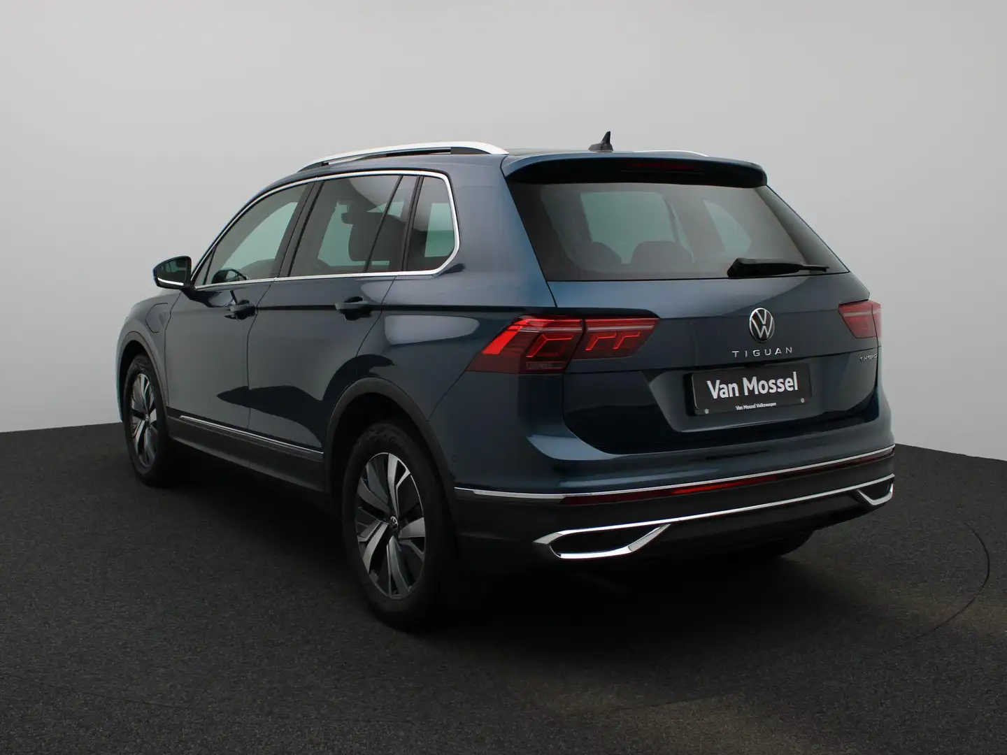 Volkswagen Tiguan 1.4 TSI eHybrid R-Line Business+ | 245 PK | Plug-I Blauw - 2