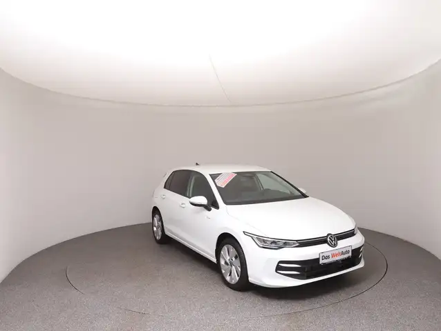 Volkswagen Golf view 2