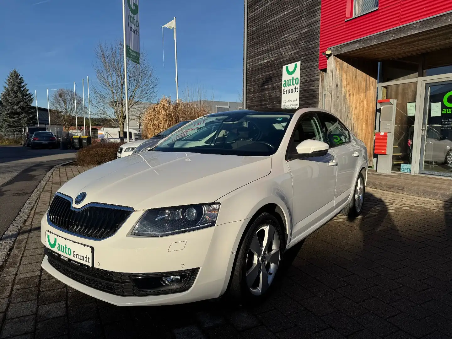 Skoda Octavia Lim. Elegance Panorama Xenon Navi AHK Blanc - 2