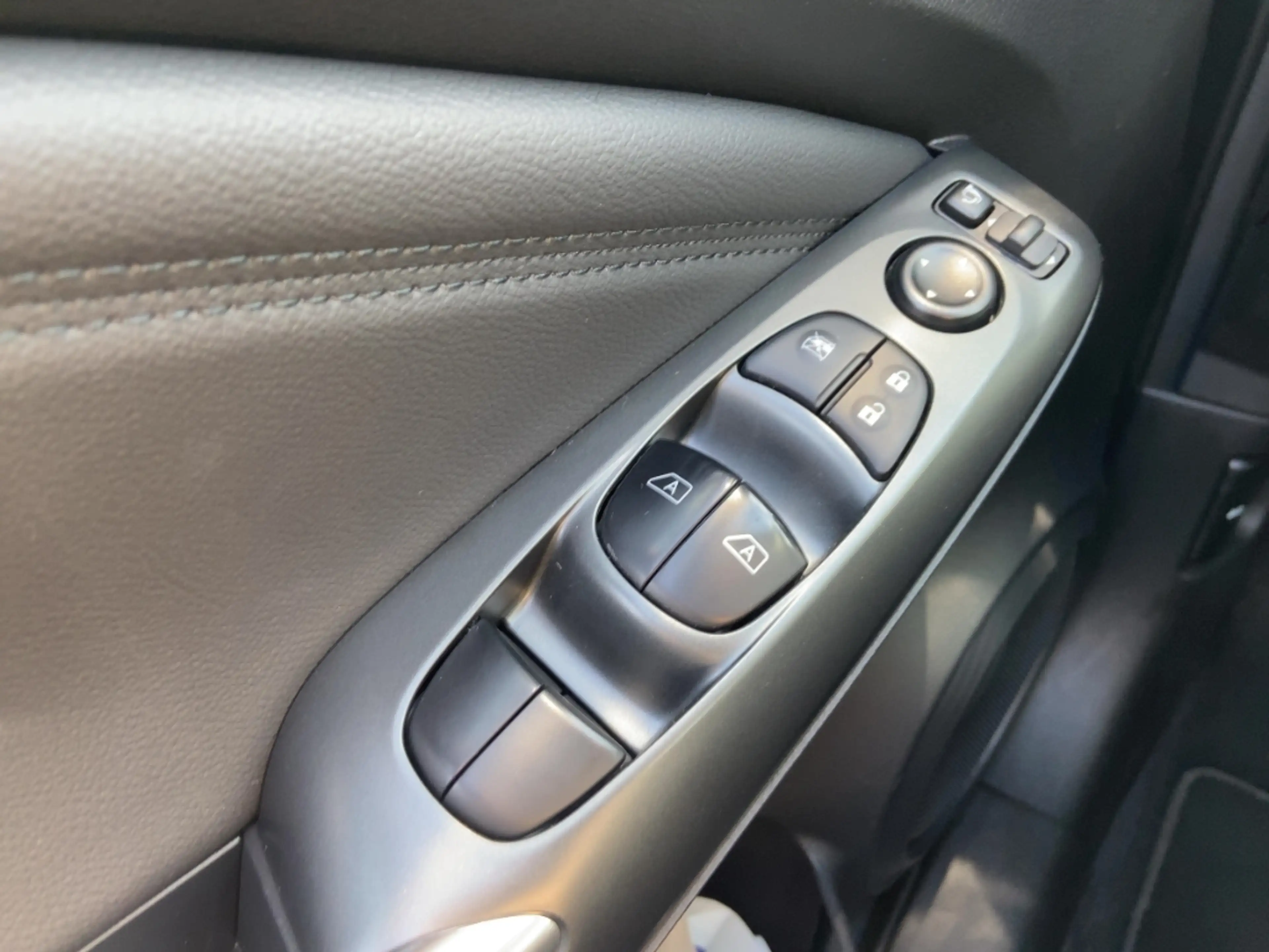 Nissan Juke N-CONNECTA 1.6 Hybrid 143 PS Automatik/Winter/ProP — photo 17
