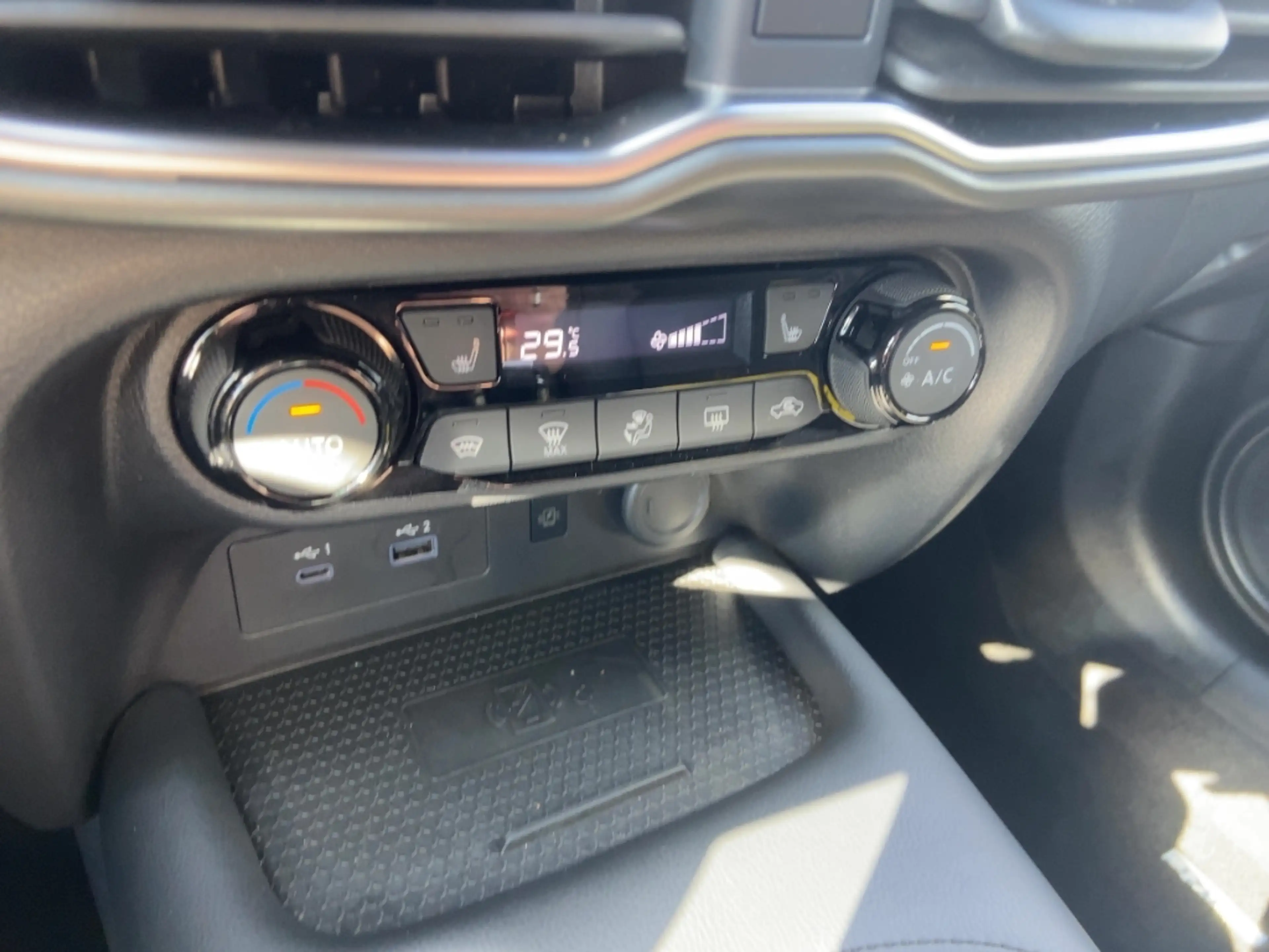 Nissan Juke N-CONNECTA 1.6 Hybrid 143 PS Automatik/Winter/ProP — photo 15