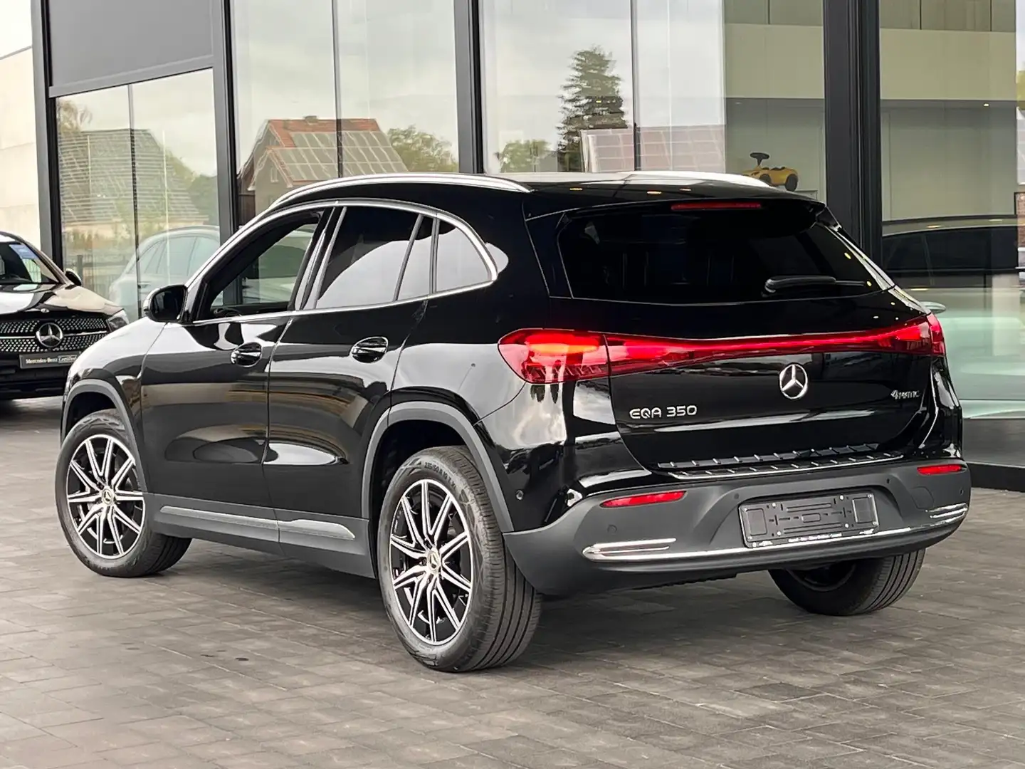 Mercedes-Benz EQA 350 4MATIC Noir - 2
