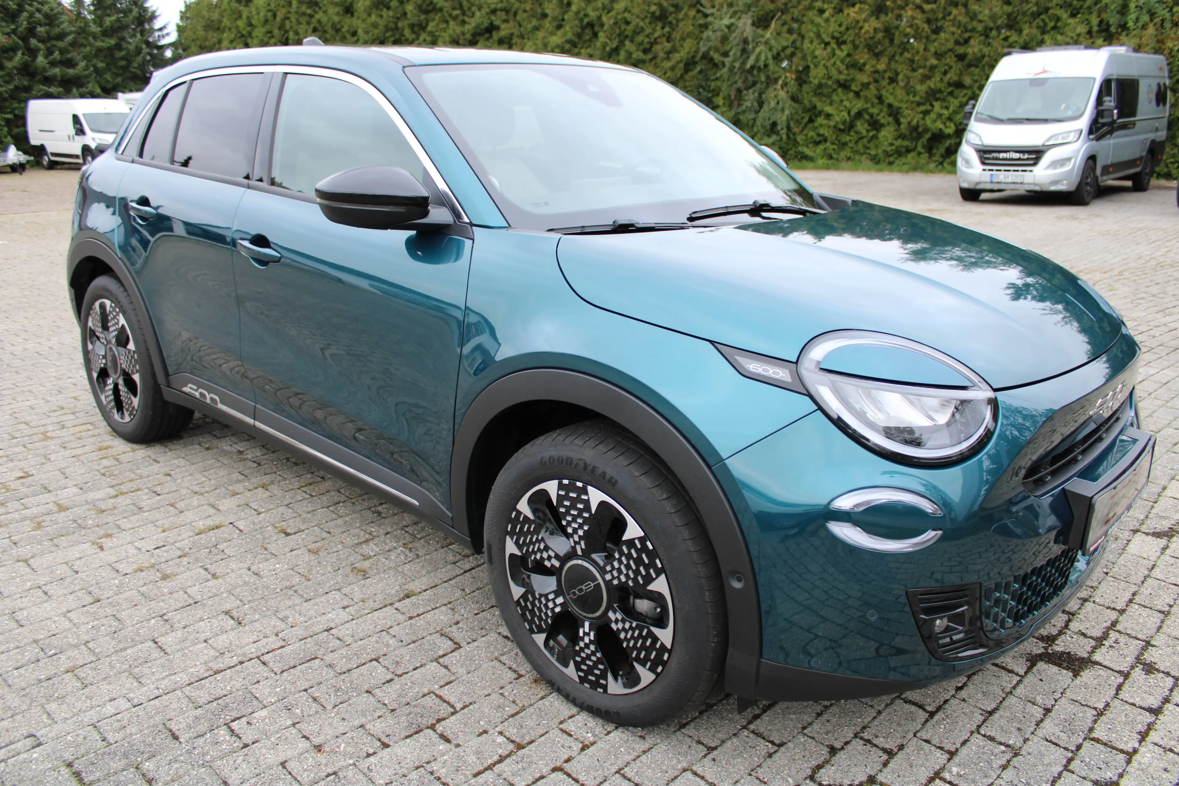Fiat 600 Hybrid La Prima, Navi, LM-Räder, CarPlay, Rückfahrkamera — photo 4