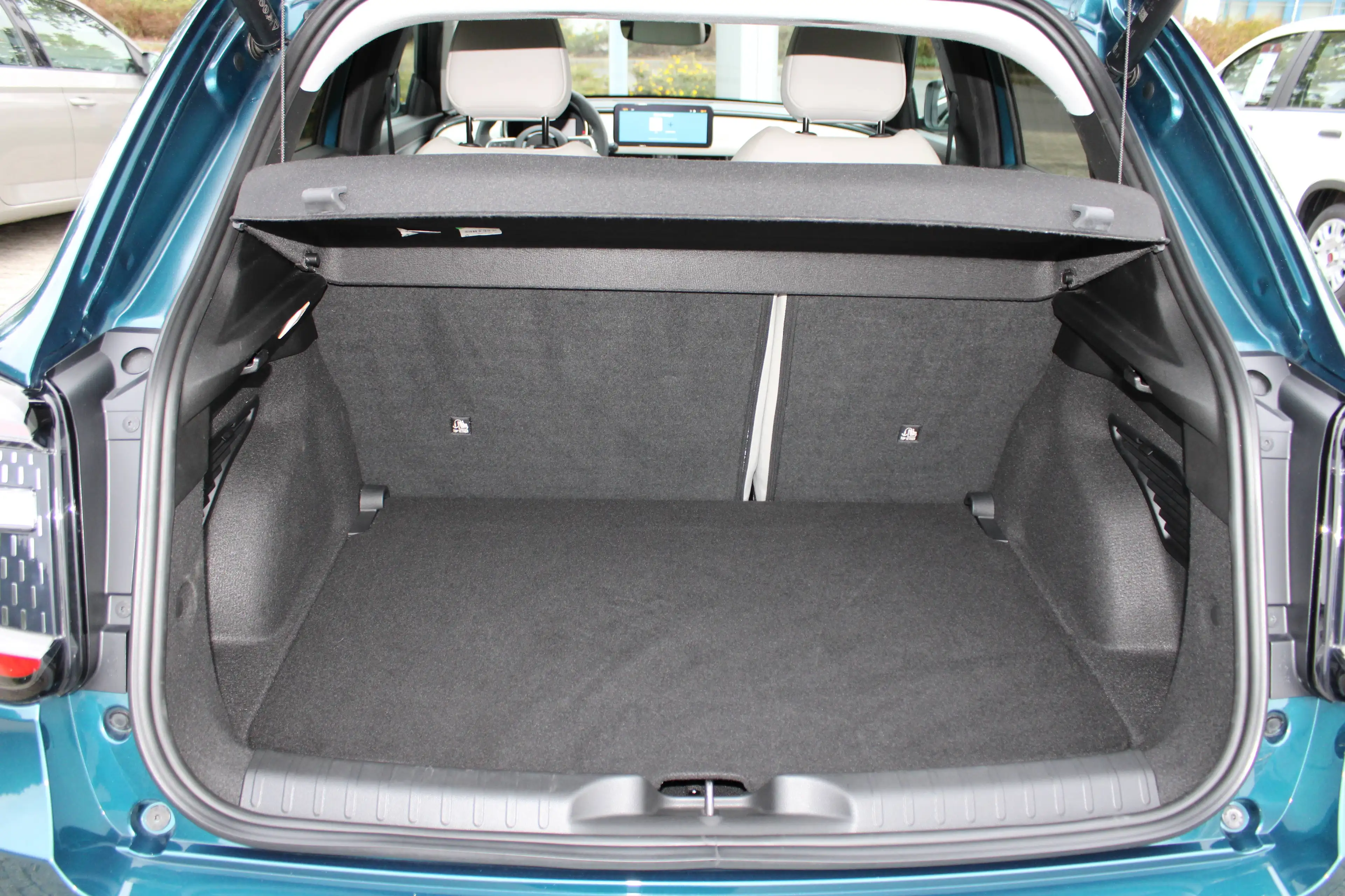 Fiat 600 Hybrid La Prima, Navi, LM-Räder, CarPlay, Rückfahrkamera — photo 13