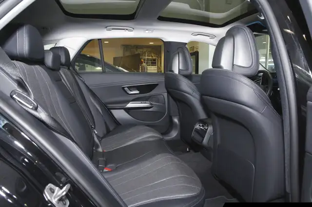 Mercedes-Benz E-Class view 9