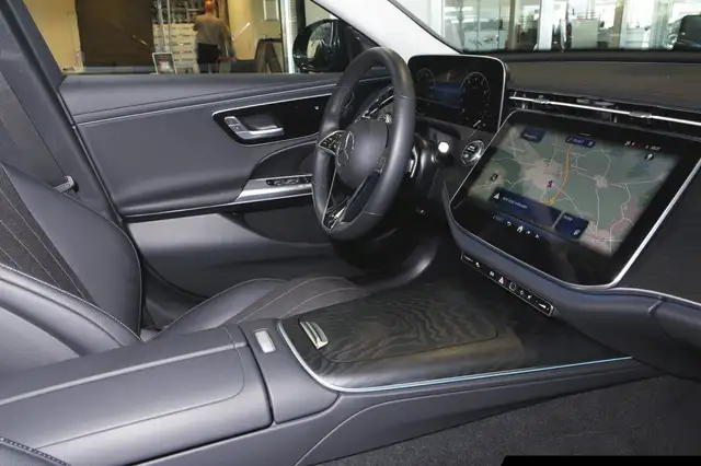 Mercedes-Benz E-Class view 8