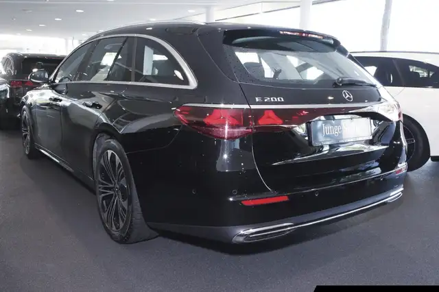 Mercedes-Benz E-Class view 4