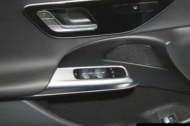 Mercedes-Benz E-Class view 14
