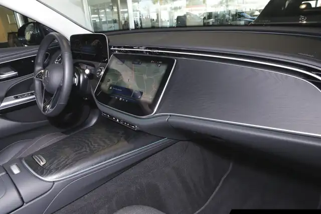 Mercedes-Benz E-Class view 7
