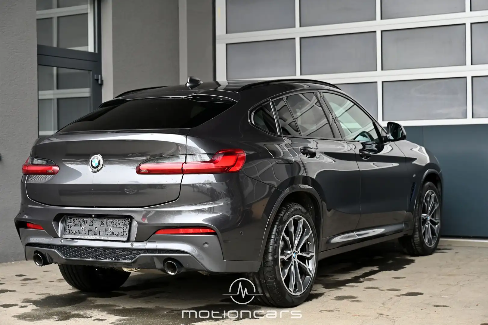 BMW X4 xDrive20d Aut. M-Paket srebrna - 2