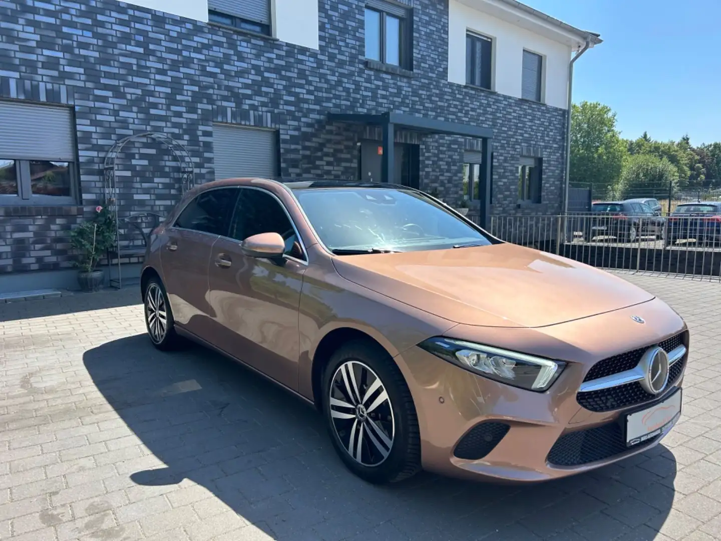 Mercedes-Benz A 250 A -Klasse A 250 e Edition 2021 Braun - 2