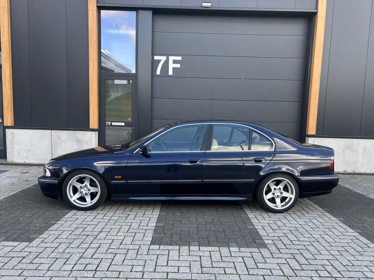 BMW 523i, foto 2