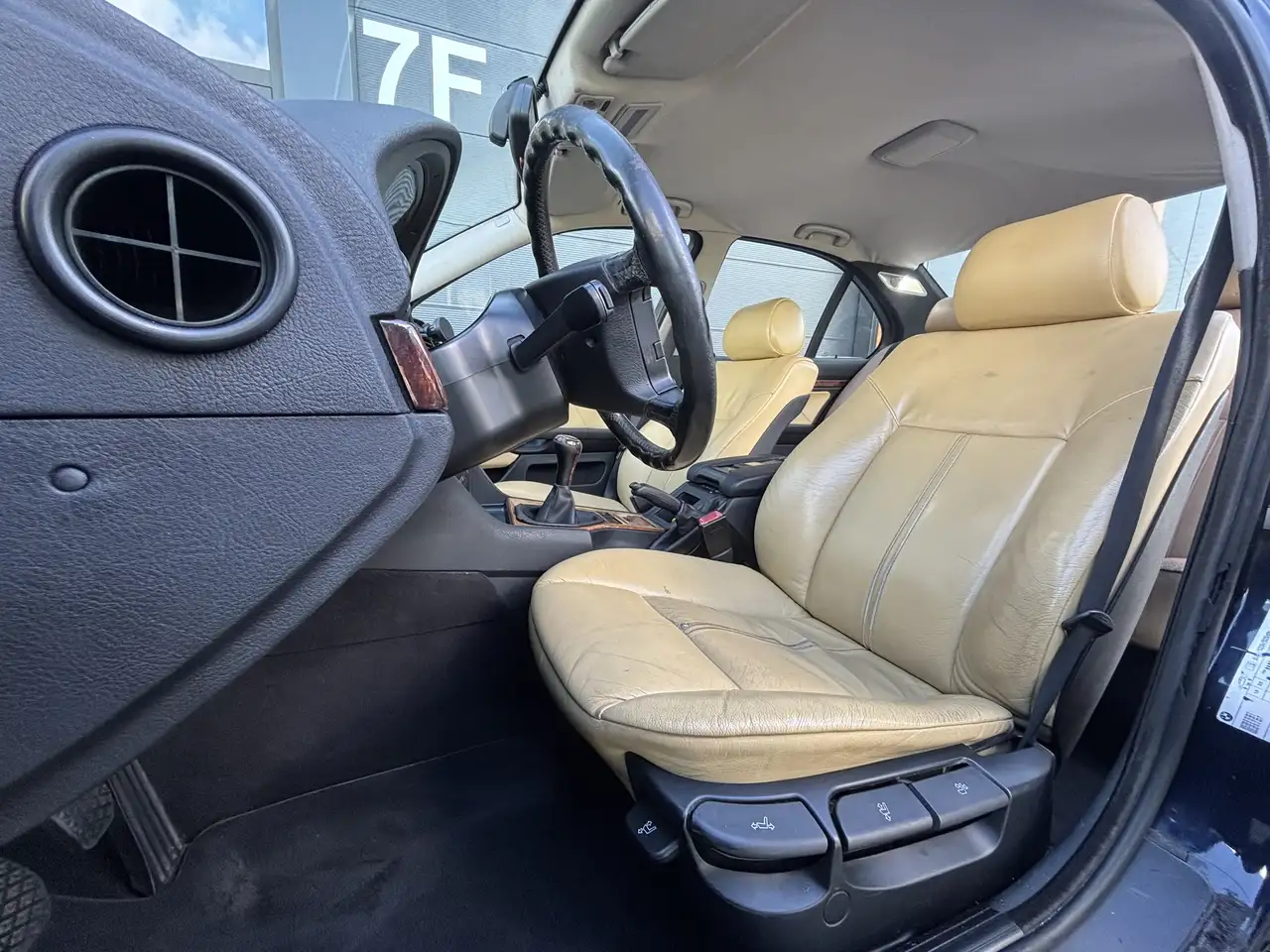 BMW 523i, foto 8