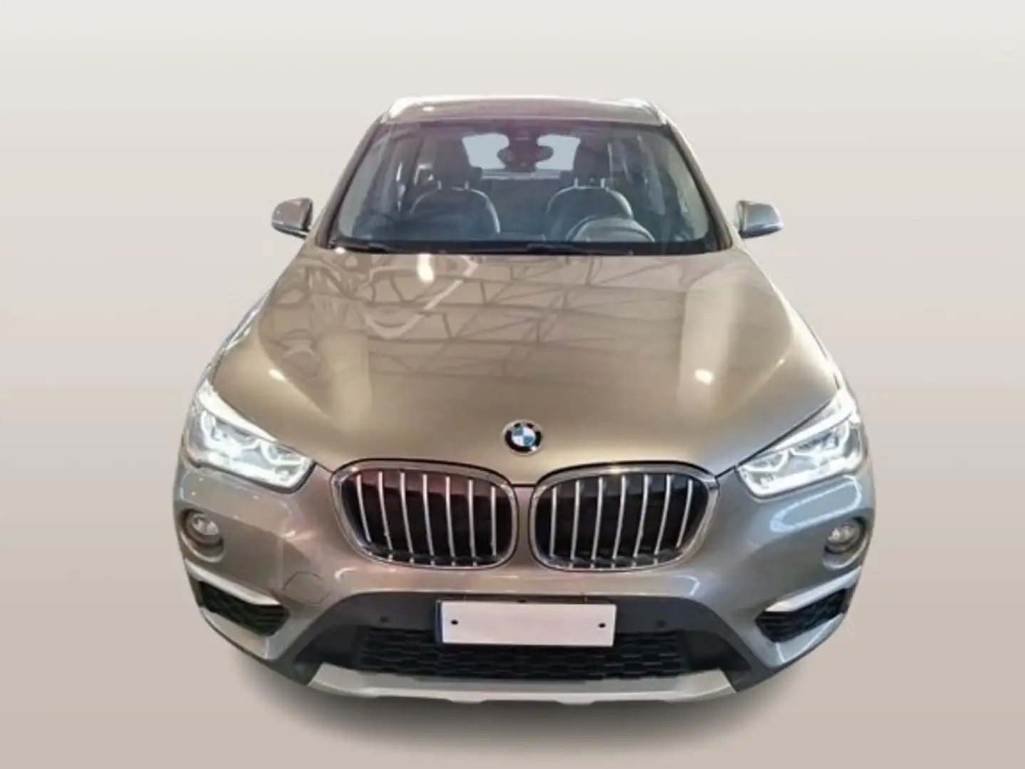 BMW X1 F48 - X1 sdrive18d xLine my18 Silber - 2