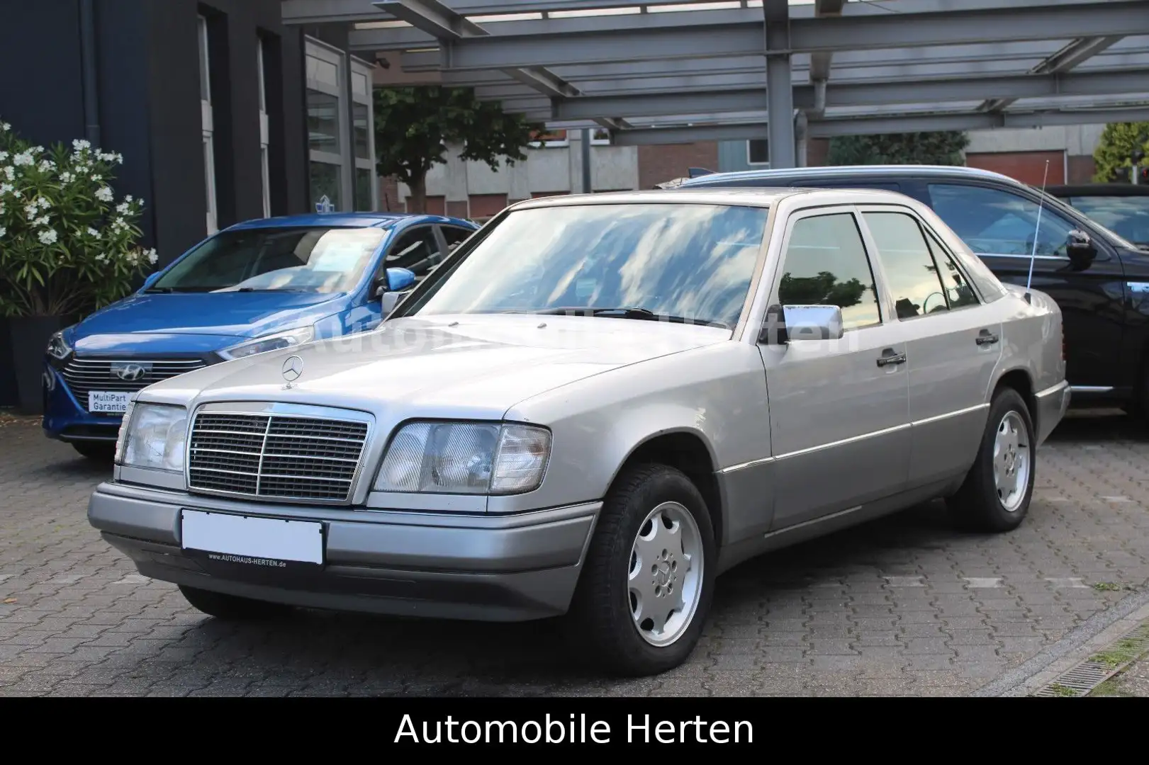 Mercedes-Benz E 200 *W124*LIMO*GUTER ZUSTAND*EL-SCHIEBEDACH! Argent - 1