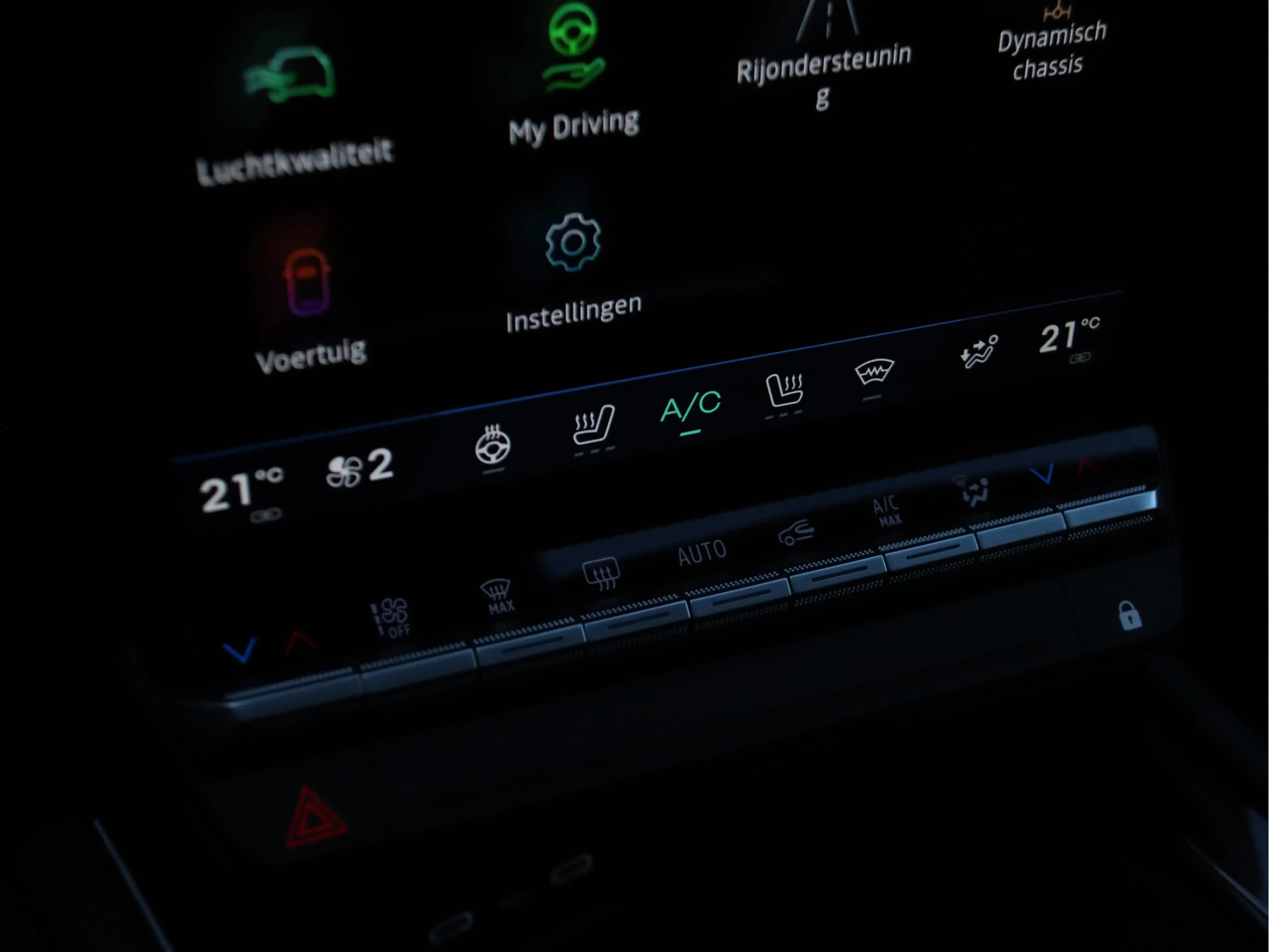 Renault Rafale 1.2 E-Tech 4x4 plug-in hybrid 300 atelier Alpine P — photo 18