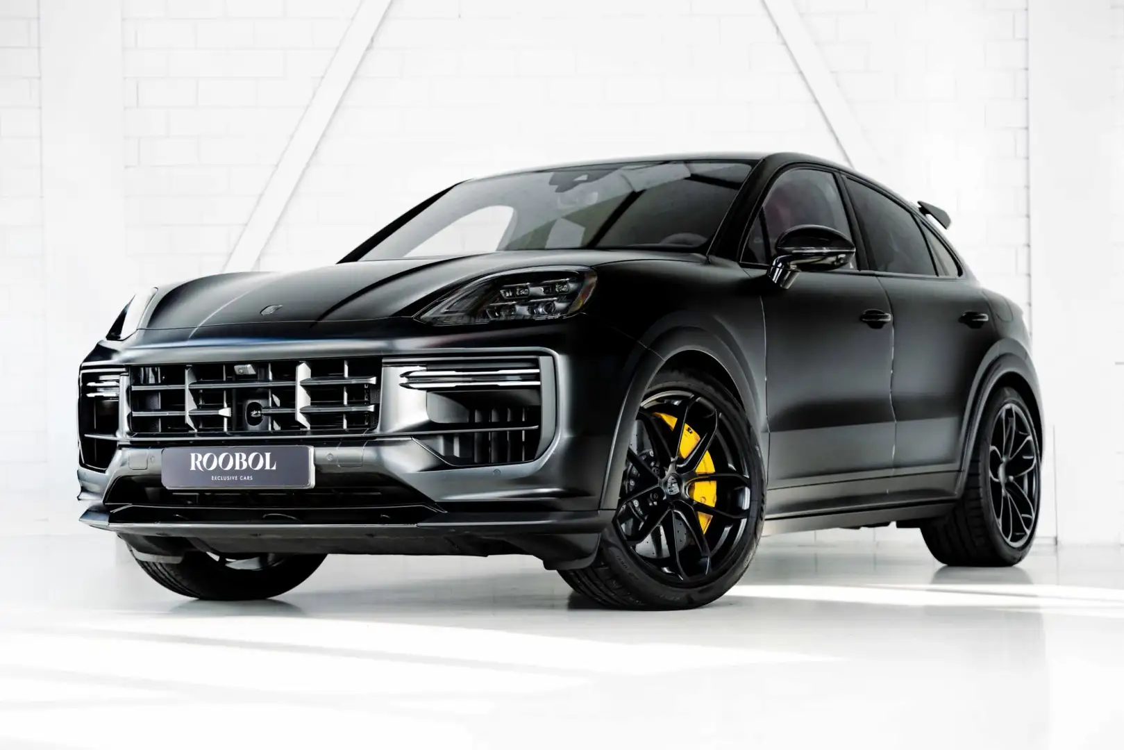 Porsche Cayenne Coupé 4.0 Turbo GT E-Hybrid l BTW l Keramisch l Ma Noir - 1