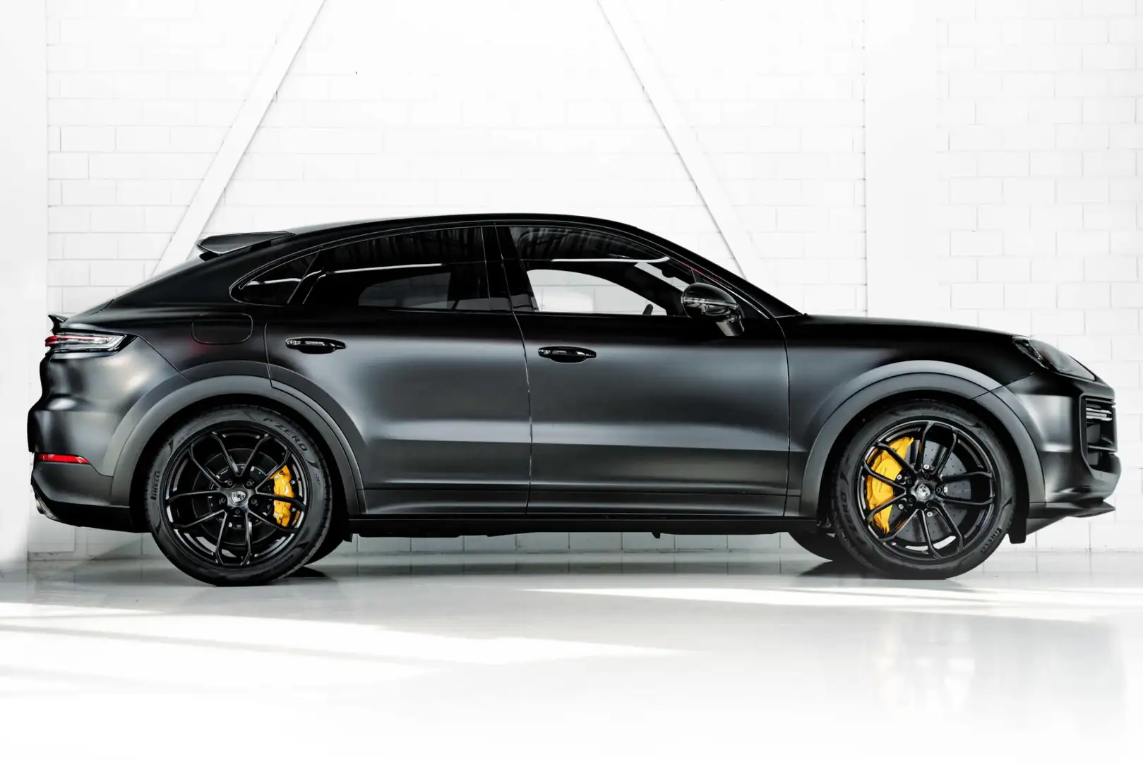 Porsche Cayenne Coupé 4.0 Turbo GT E-Hybrid l BTW l Keramisch l Ma Noir - 2