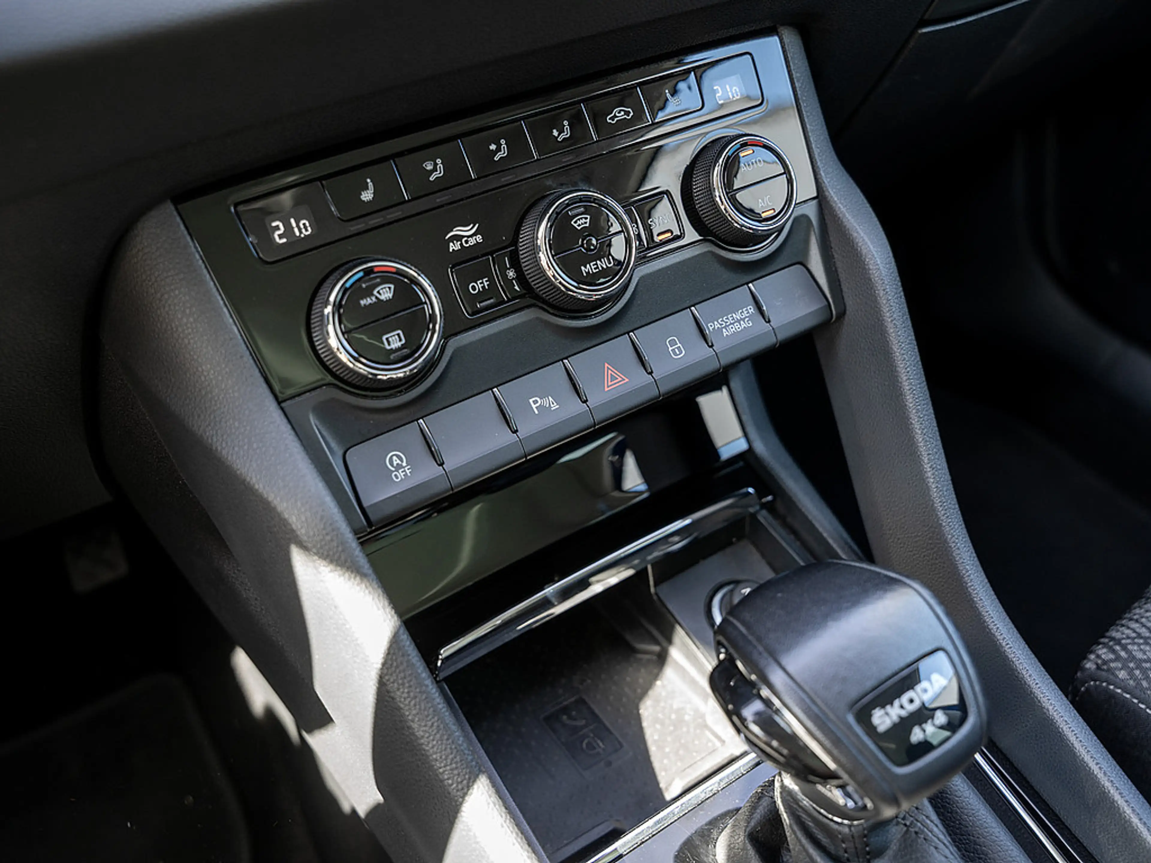 Skoda Karoq 2.0 TDI Style 4x4 AHK KAM LED SHZ PDC — photo 8