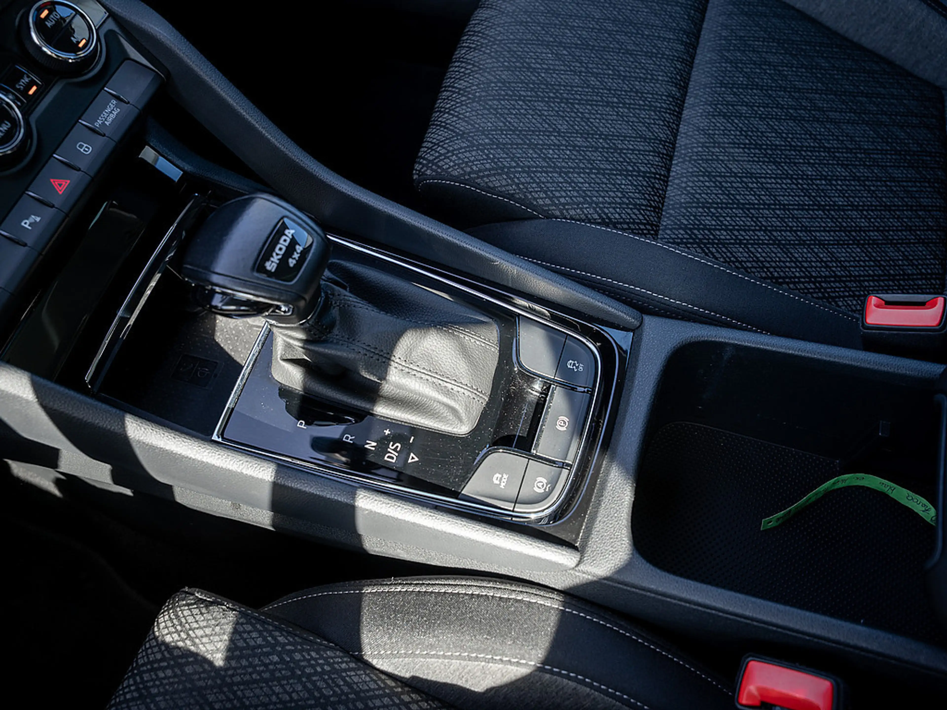 Skoda Karoq 2.0 TDI Style 4x4 AHK KAM LED SHZ PDC — photo 9