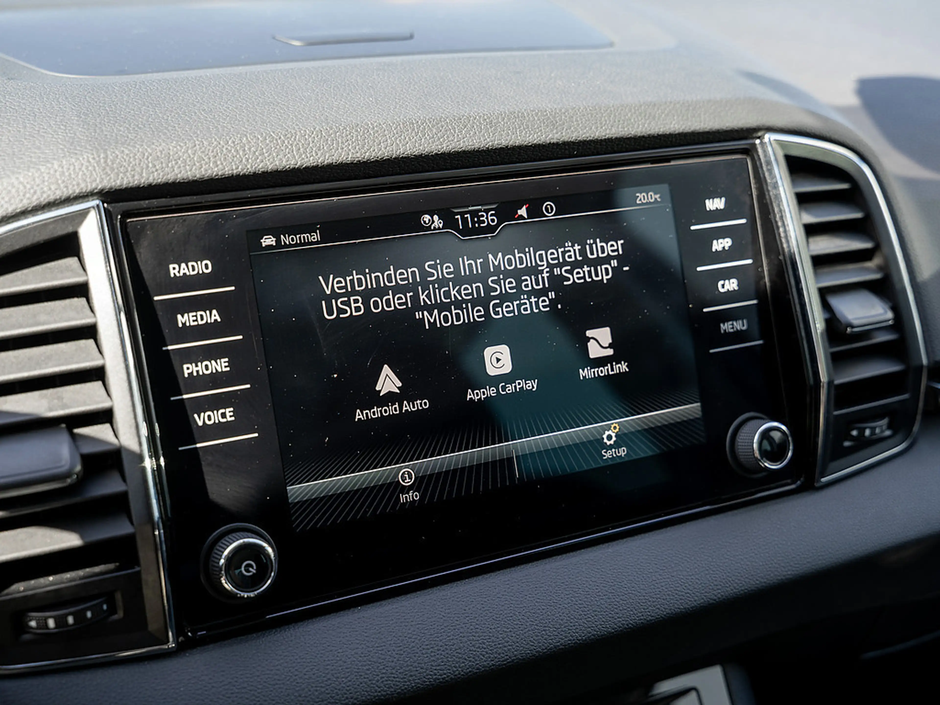 Skoda Karoq 2.0 TDI Style 4x4 AHK KAM LED SHZ PDC — photo 7