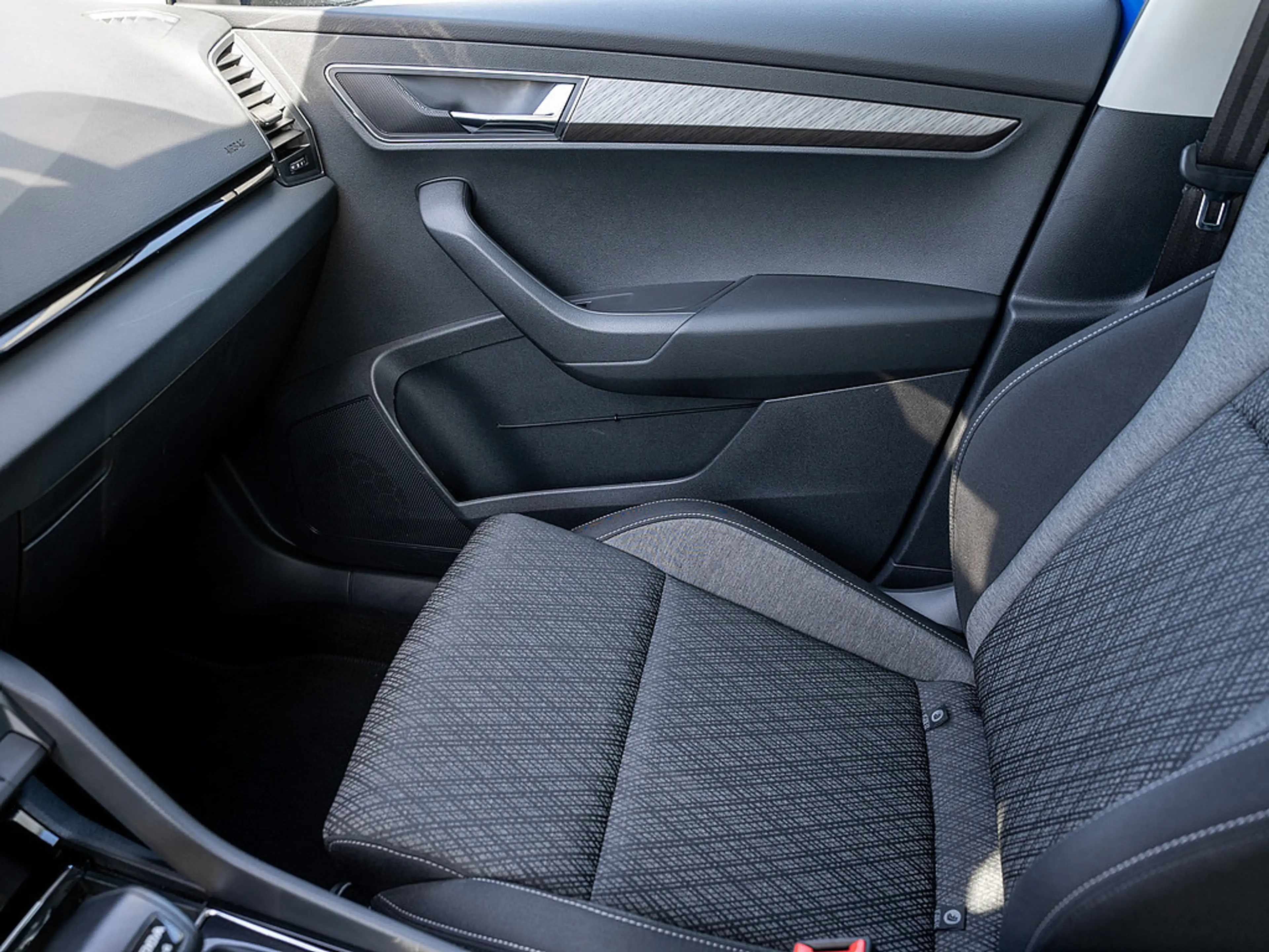Skoda Karoq 2.0 TDI Style 4x4 AHK KAM LED SHZ PDC — photo 10