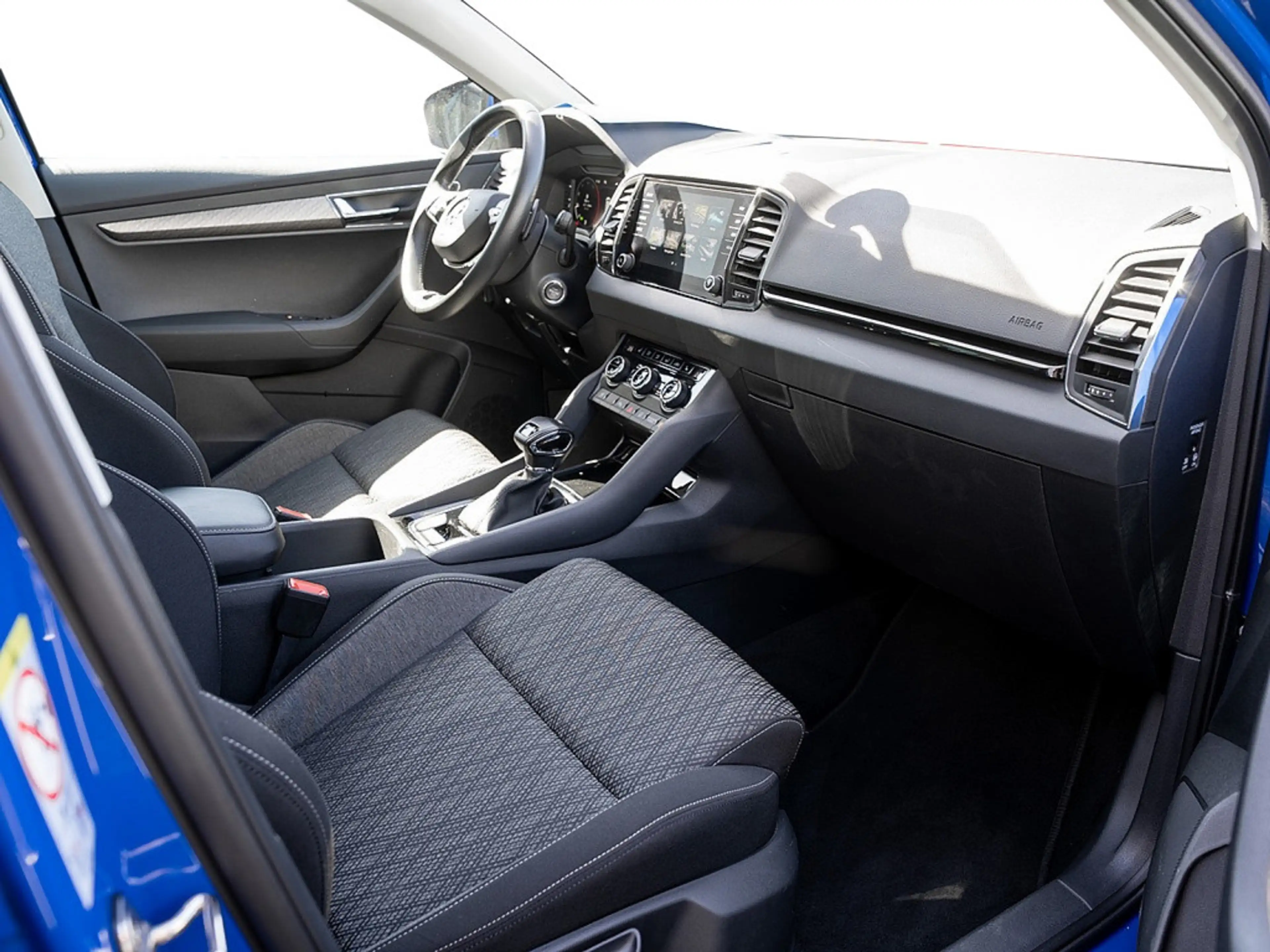 Skoda Karoq 2.0 TDI Style 4x4 AHK KAM LED SHZ PDC — photo 2