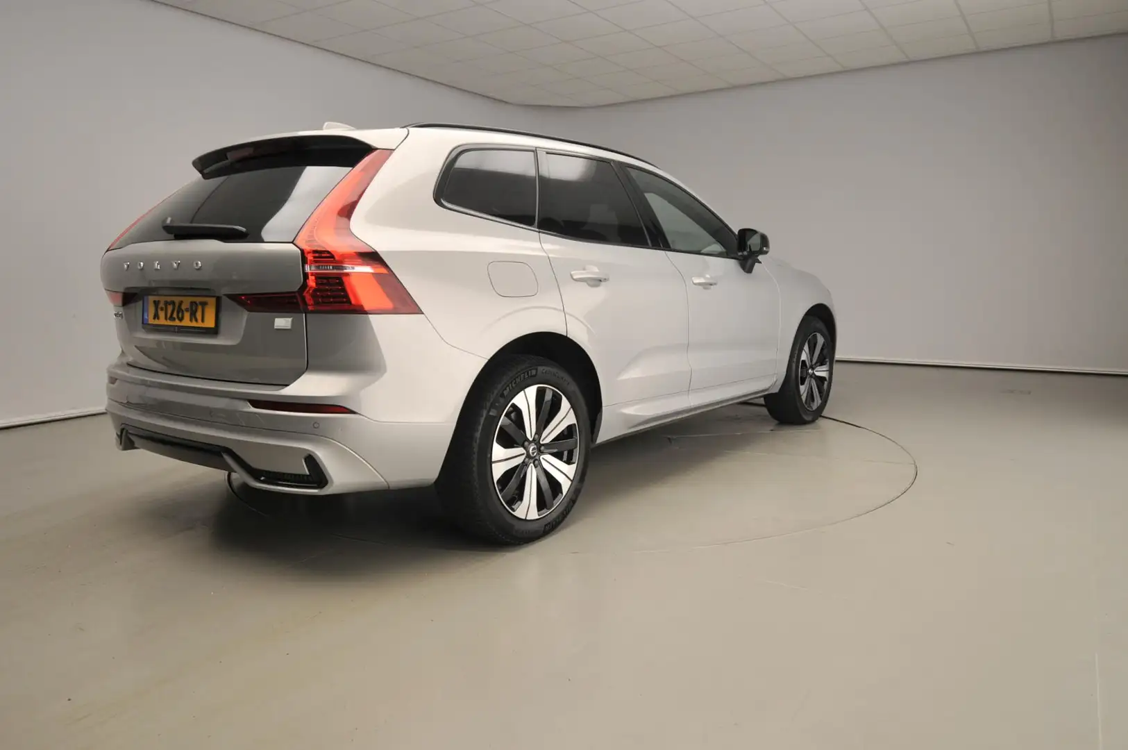 Volvo XC60 2.0 T6 Plug-in hybrid AWD Plus Bright | Trekhaak e Gris - 2