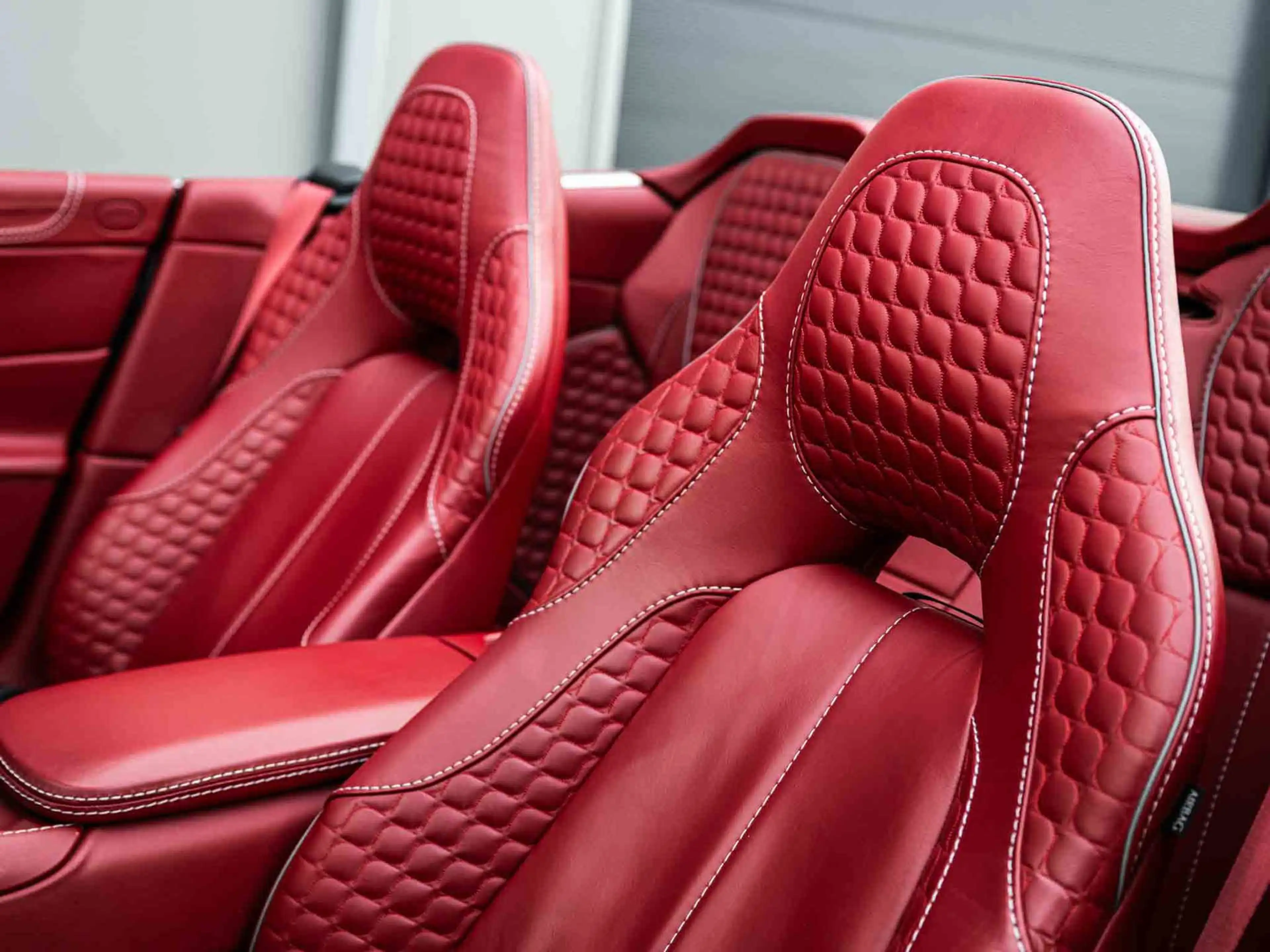 Aston Martin Vanquish Volante 6.0 V12 Touchtronic 2+2 — photo 8