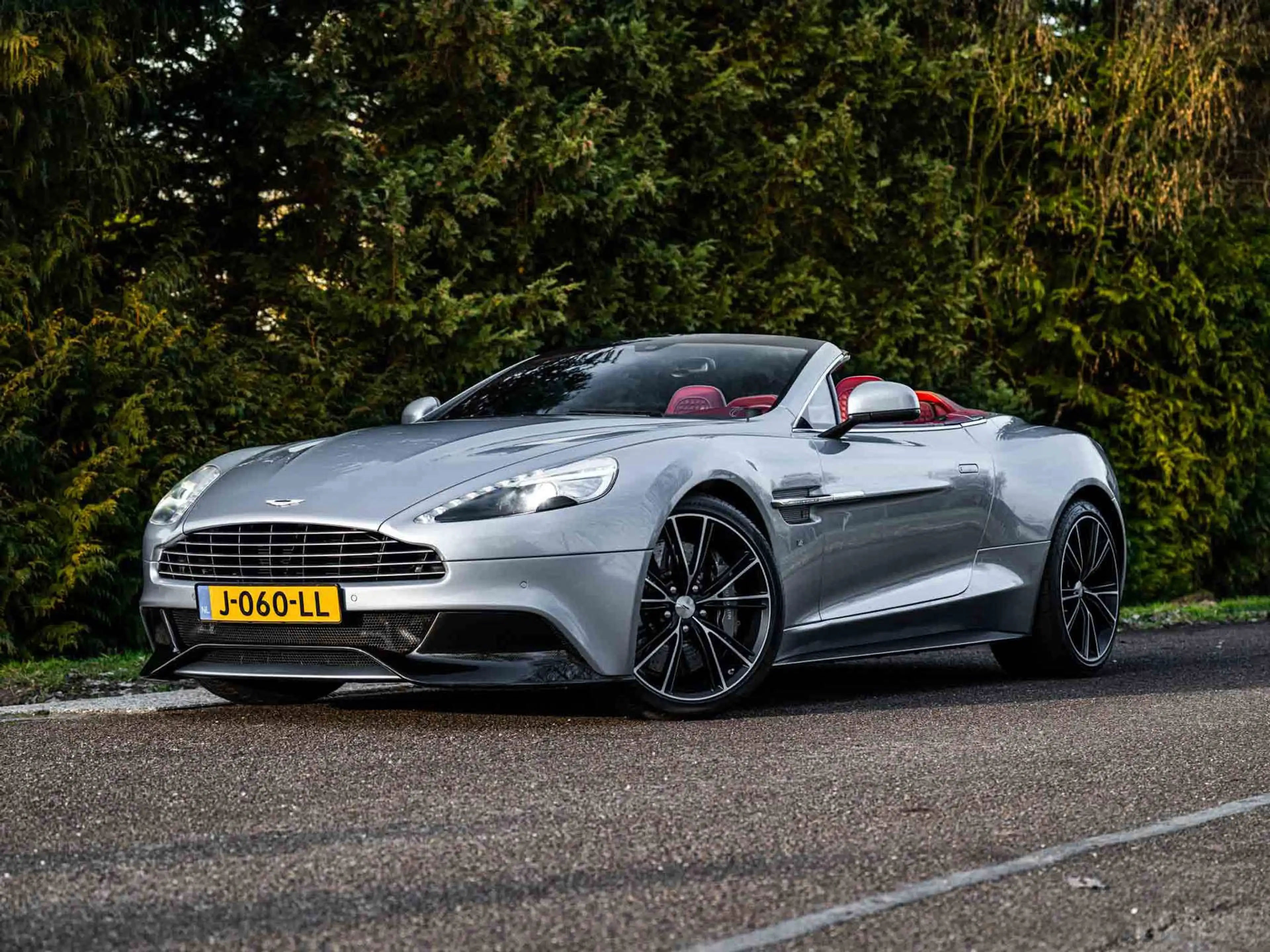 Aston Martin Vanquish Volante 6.0 V12 Touchtronic 2+2