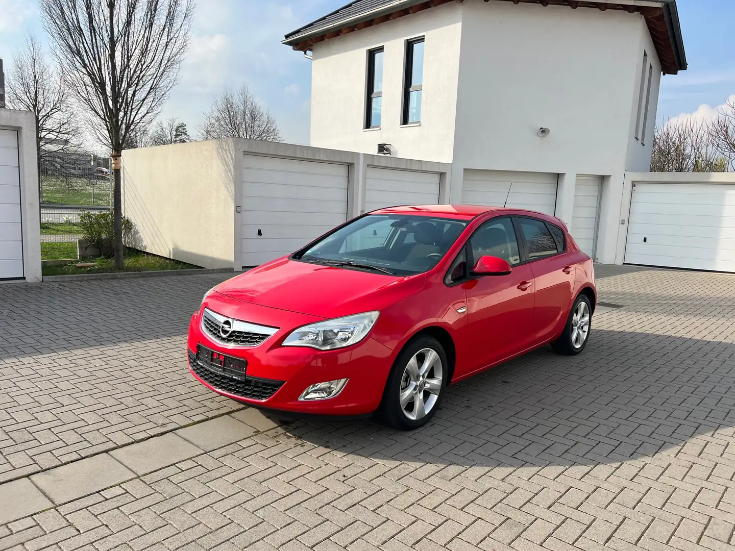 Opel Astra Design Edition Czerwony - 2
