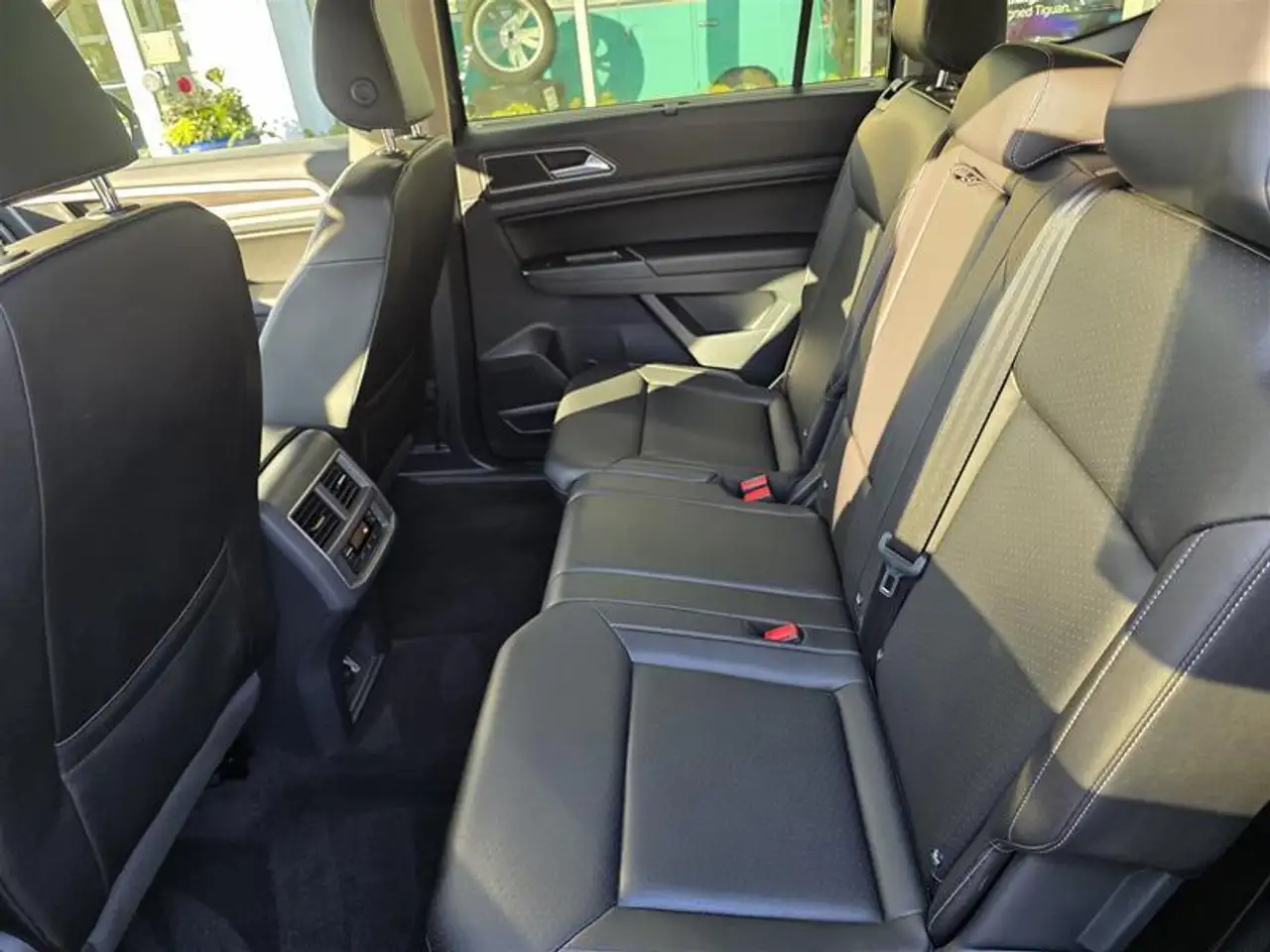 Volkswagen Atlas photo Volkswagen Atlas