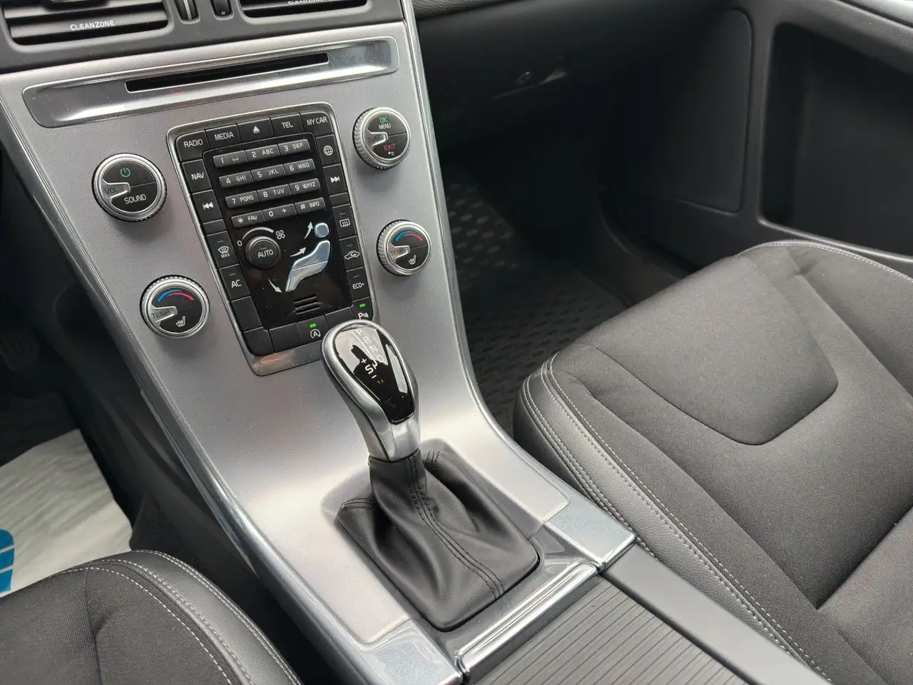 Volvo XC60 — photo 23 sur 25