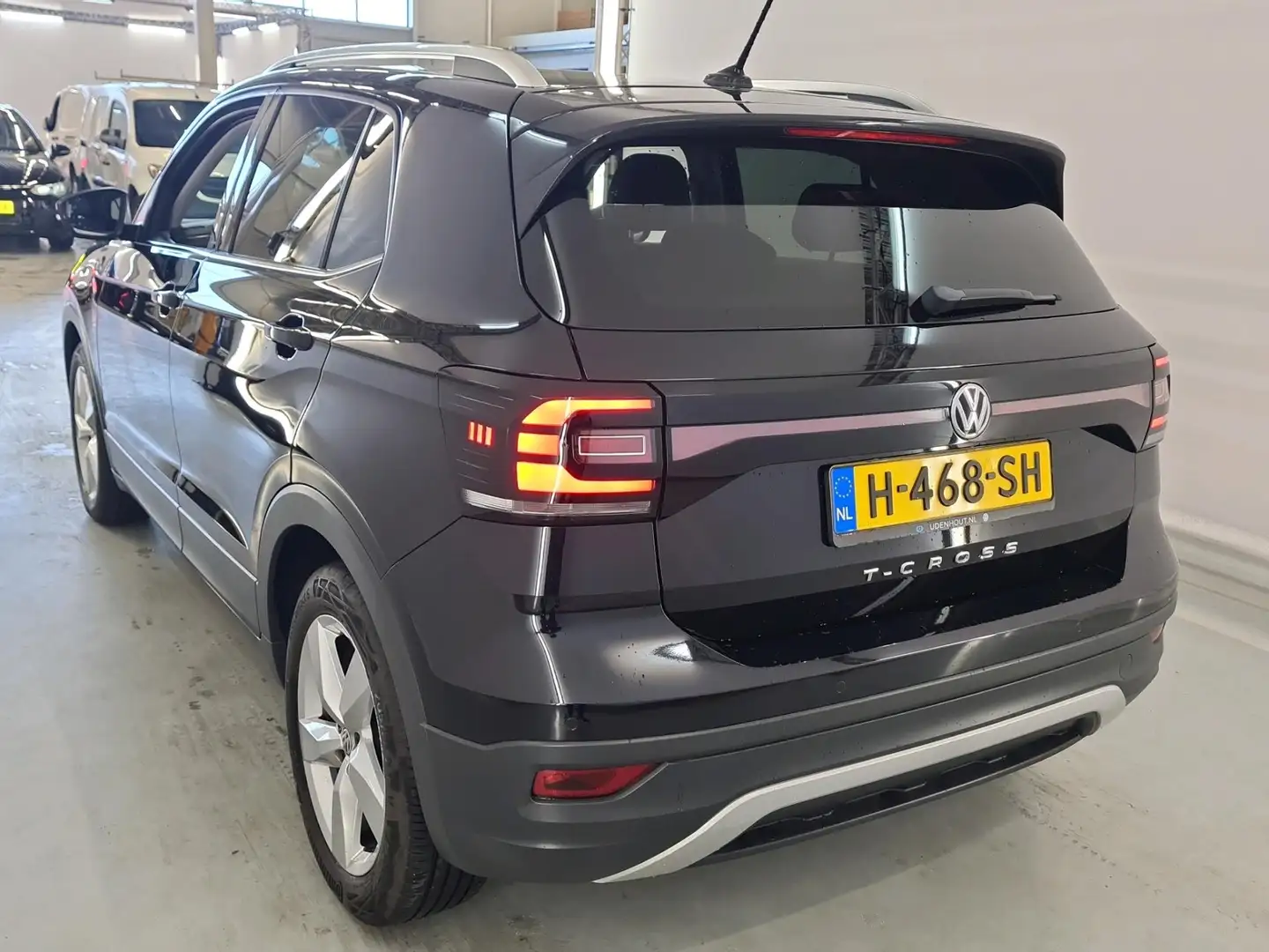 Volkswagen T-Cross 1.0 TSI 116pk Style Executive | Navigatie | Apple Zwart - 2
