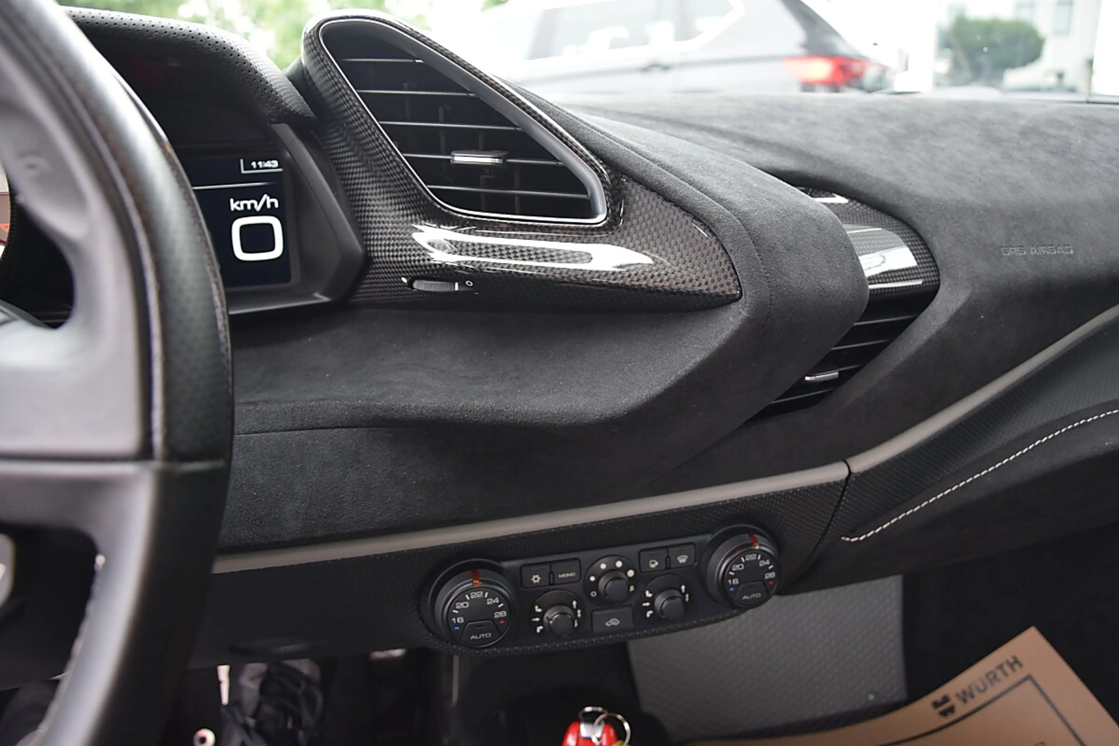 Ferrari 488 GTB Pista *Full Carbon*Painted Stripe*2.Hand* — photo 8