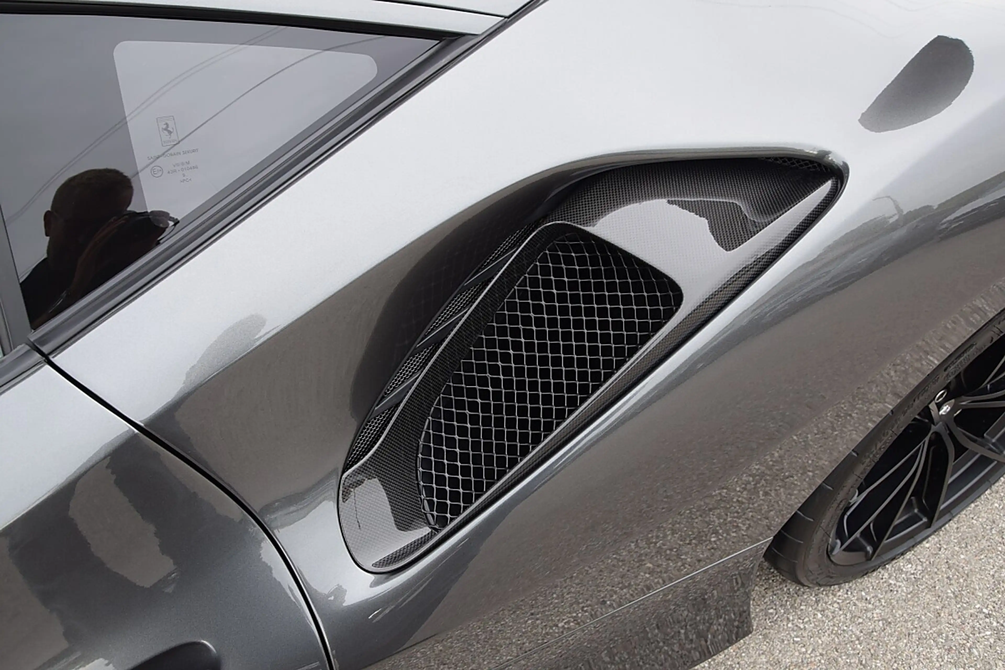 Ferrari 488 GTB Pista *Full Carbon*Painted Stripe*2.Hand* — photo 13