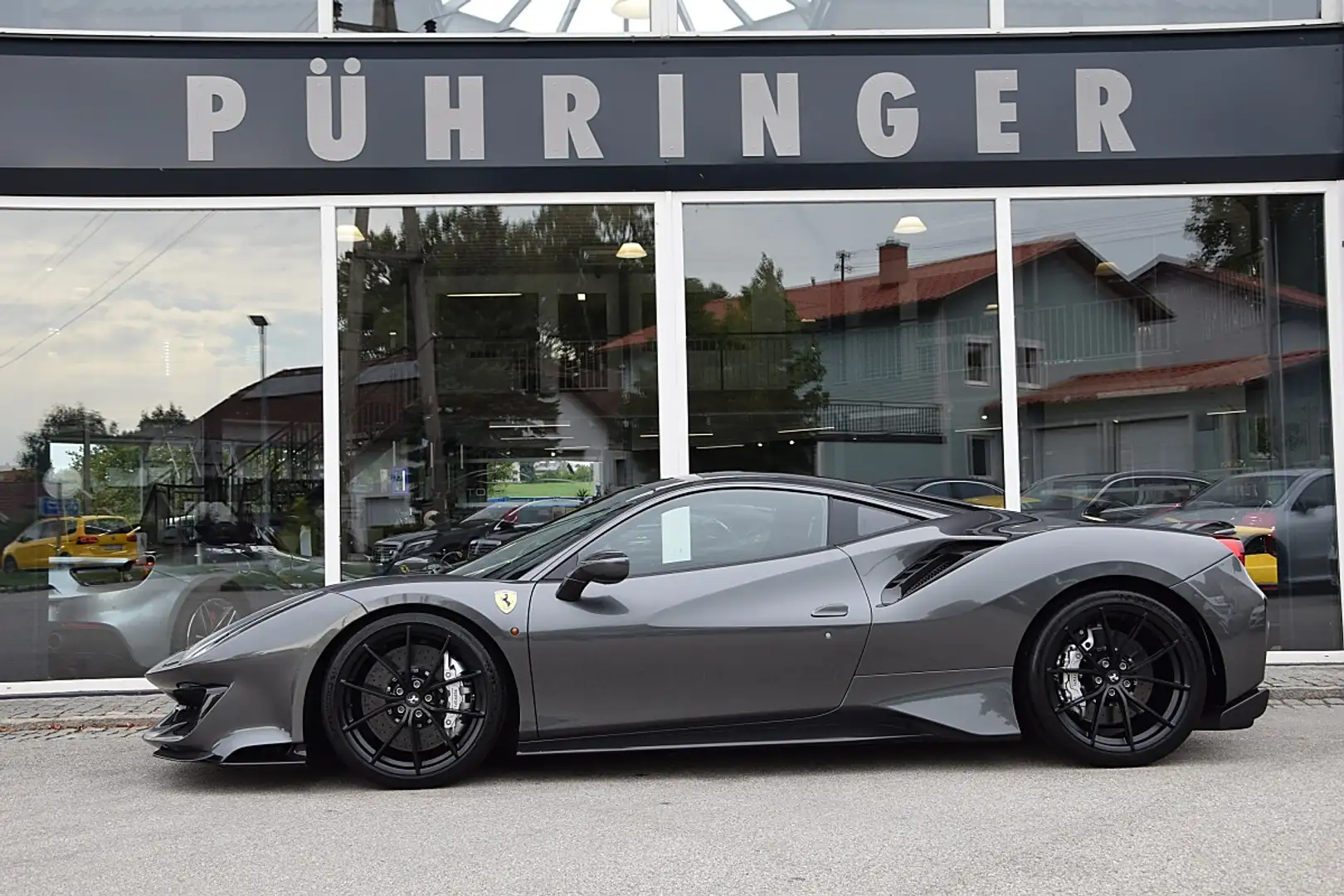 Ferrari 488 GTB Pista *Full Carbon*Painted Stripe*2.Hand* Grau - 1