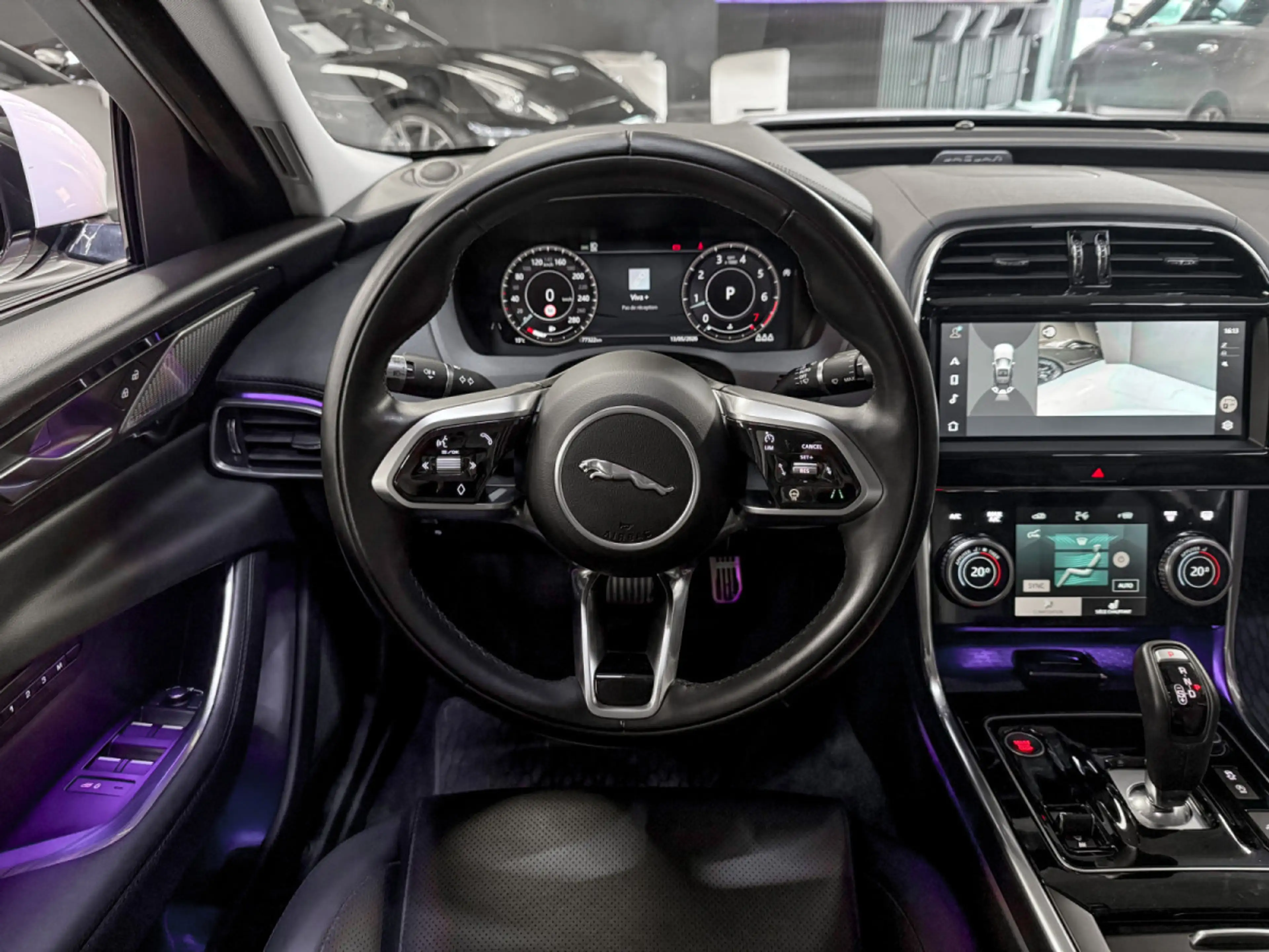Jaguar XE P300 AWD HSE — photo 11