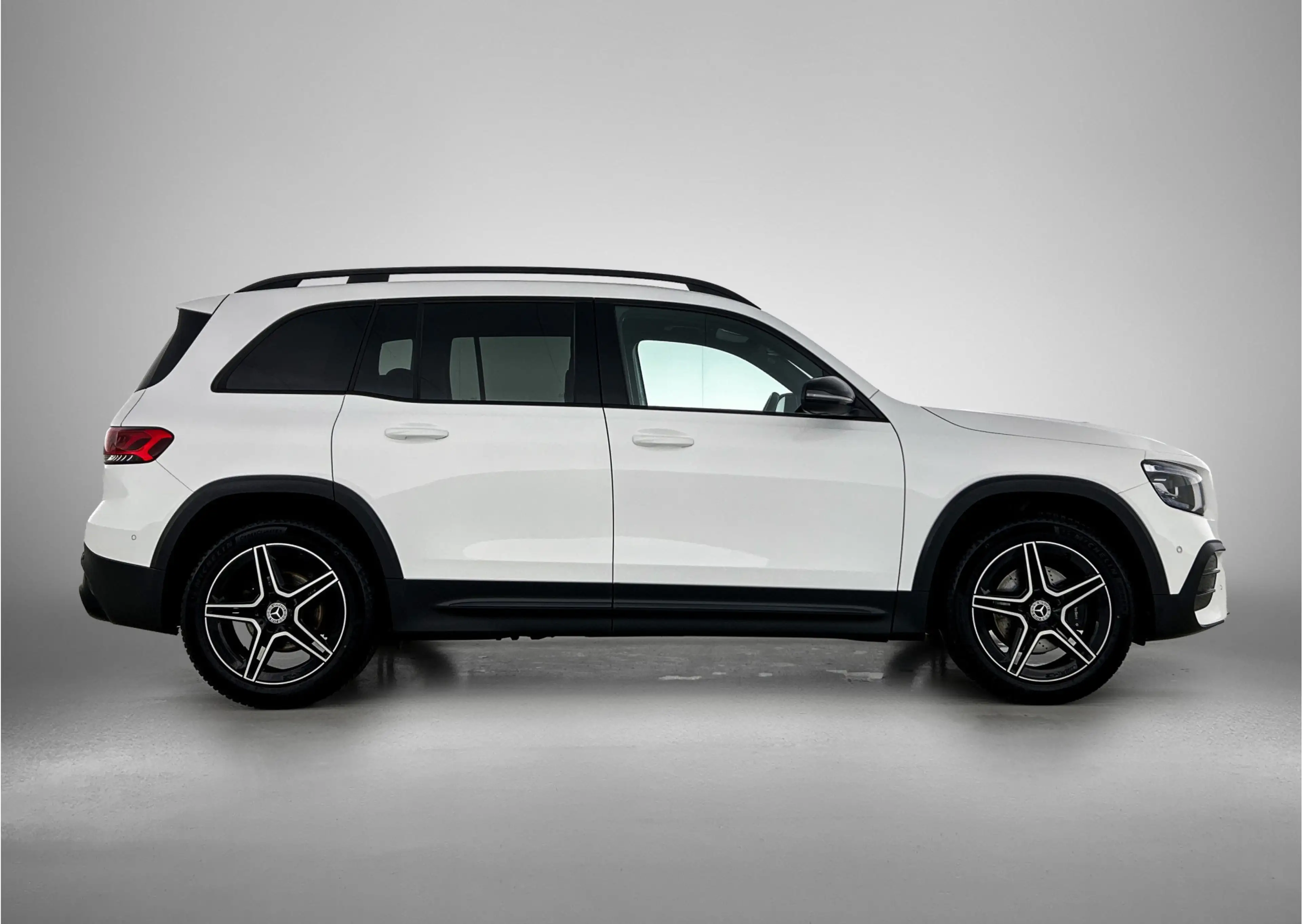 Mercedes-Benz GLB 200 Business Solution AMG | Multibeam LED | Panoramada — photo 14