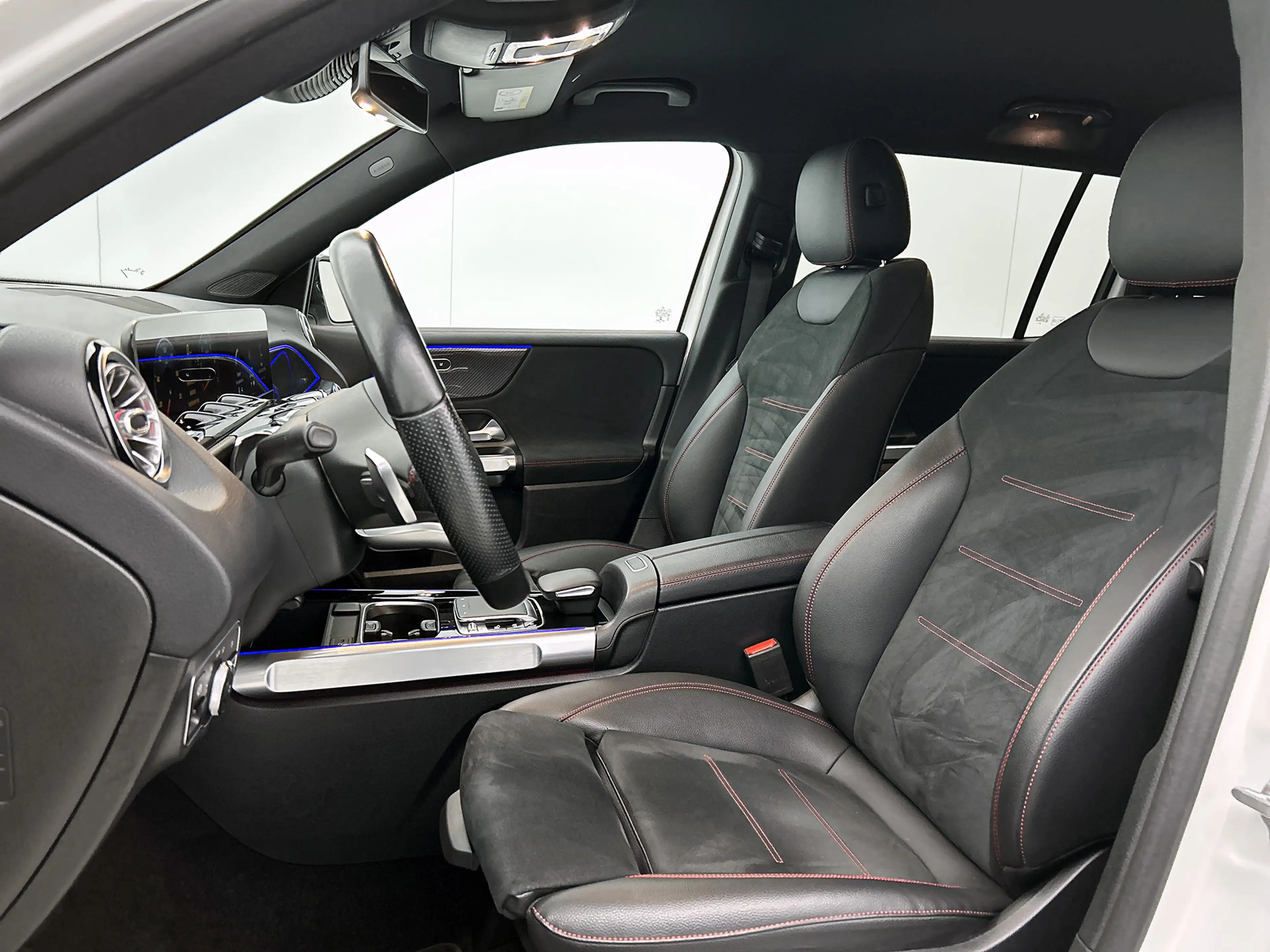Mercedes-Benz GLB 200 Business Solution AMG | Multibeam LED | Panoramada — photo 4