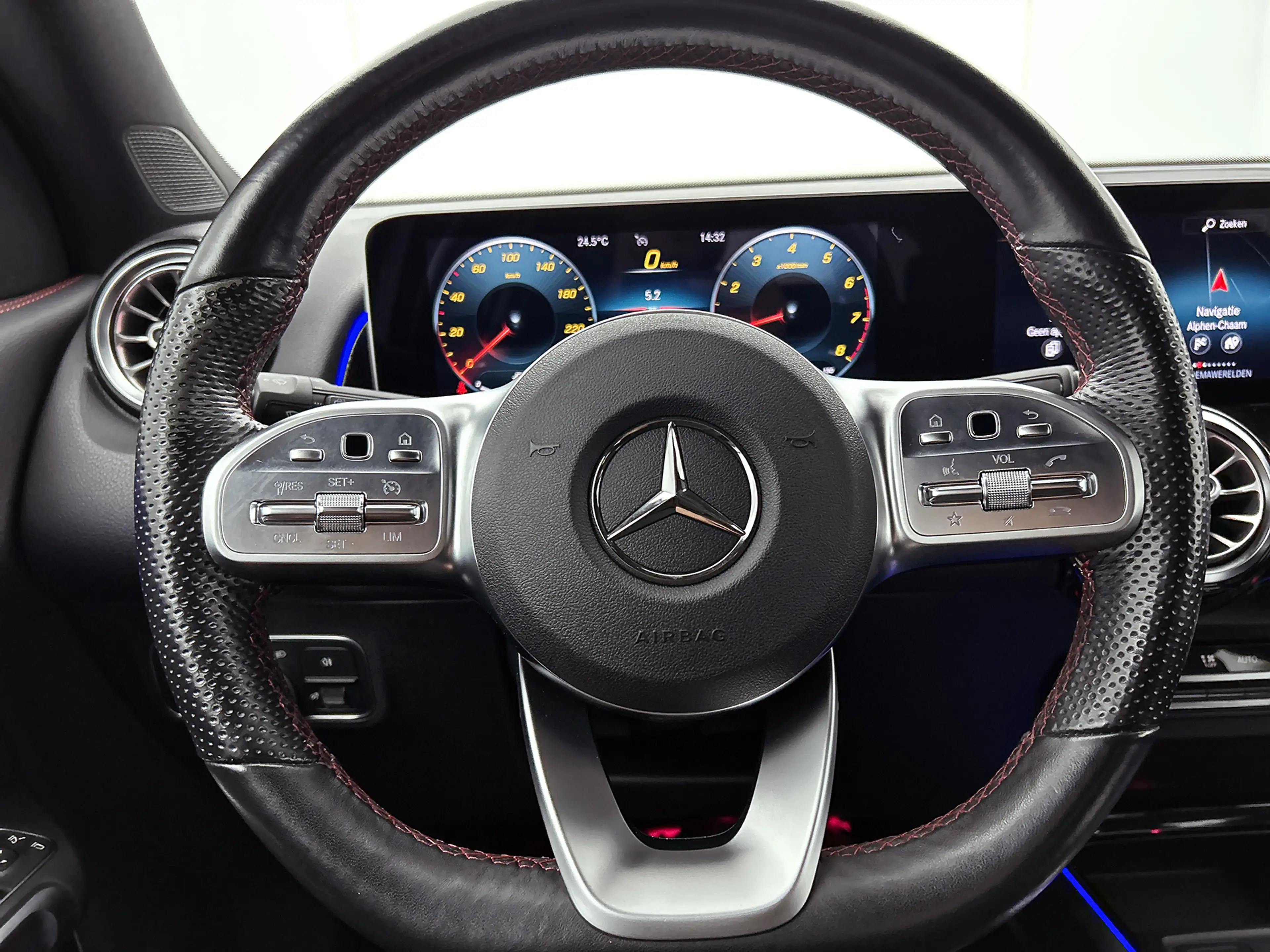 Mercedes-Benz GLB 200 Business Solution AMG | Multibeam LED | Panoramada — photo 6